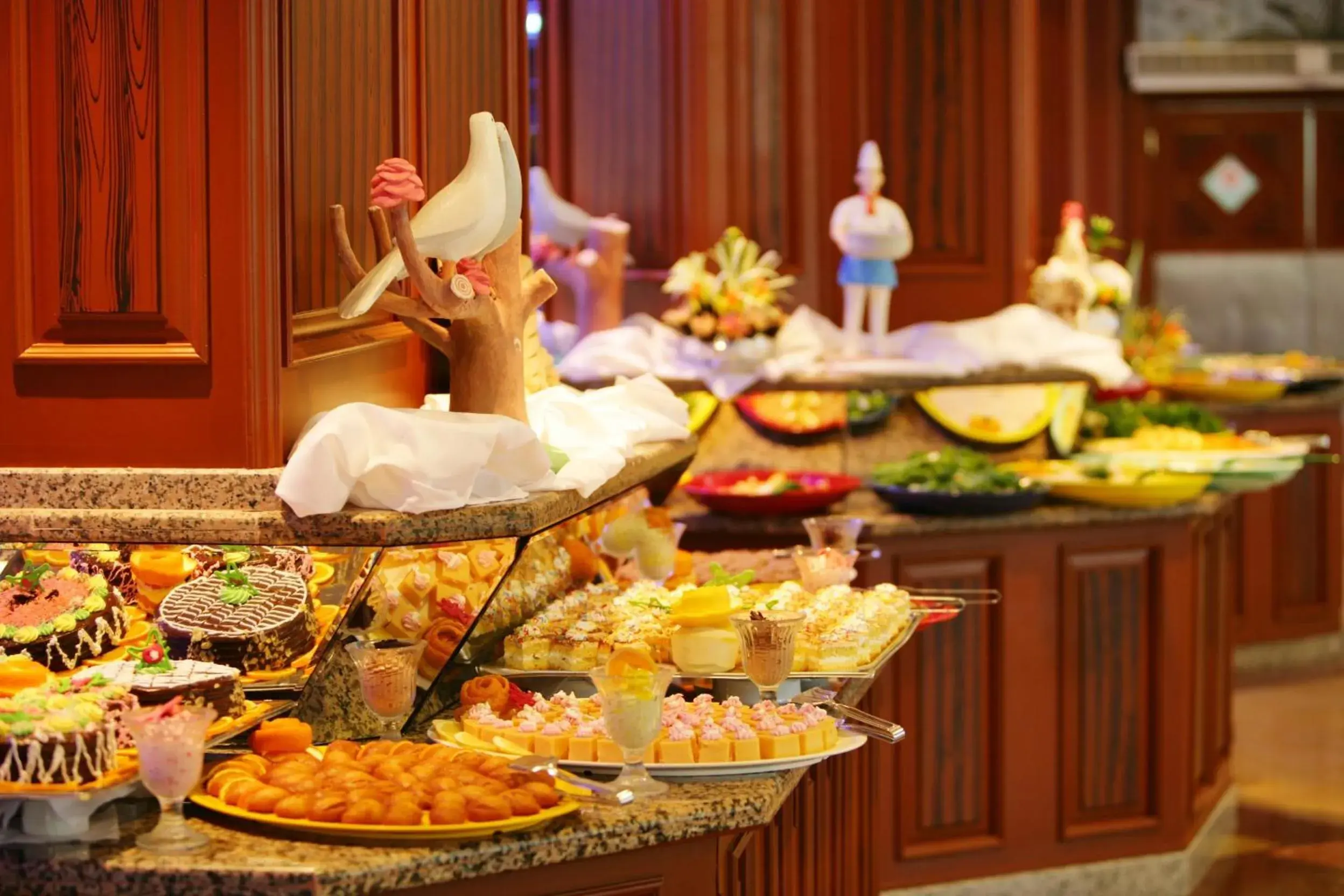 Food and drinks in Saphir Hotel & Villas