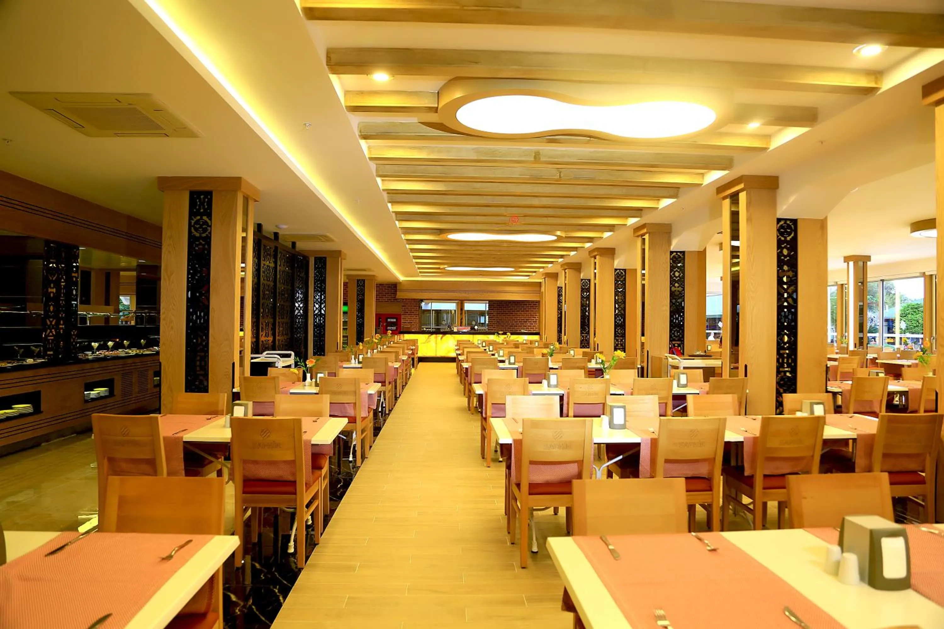 Lounge or bar in Saphir Hotel & Villas