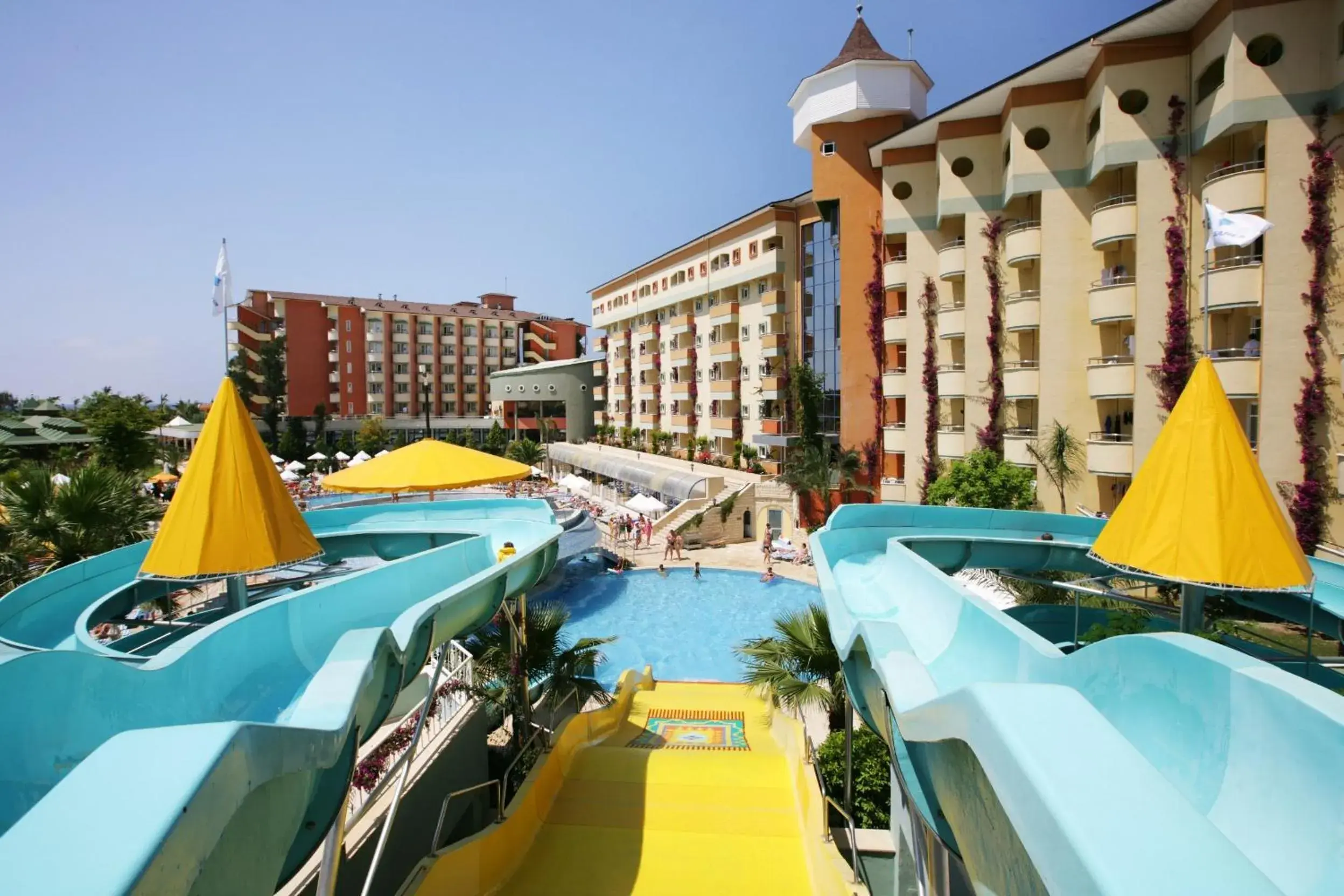 Swimming pool, Property Building in Saphir Hotel & Villas