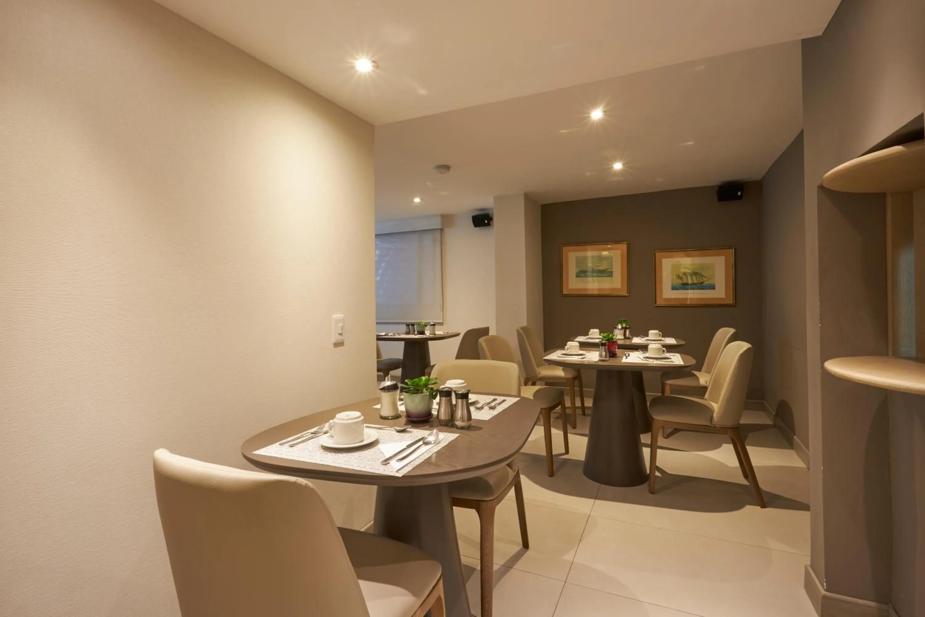 Restaurant/places to eat in Hotel Saint Simon