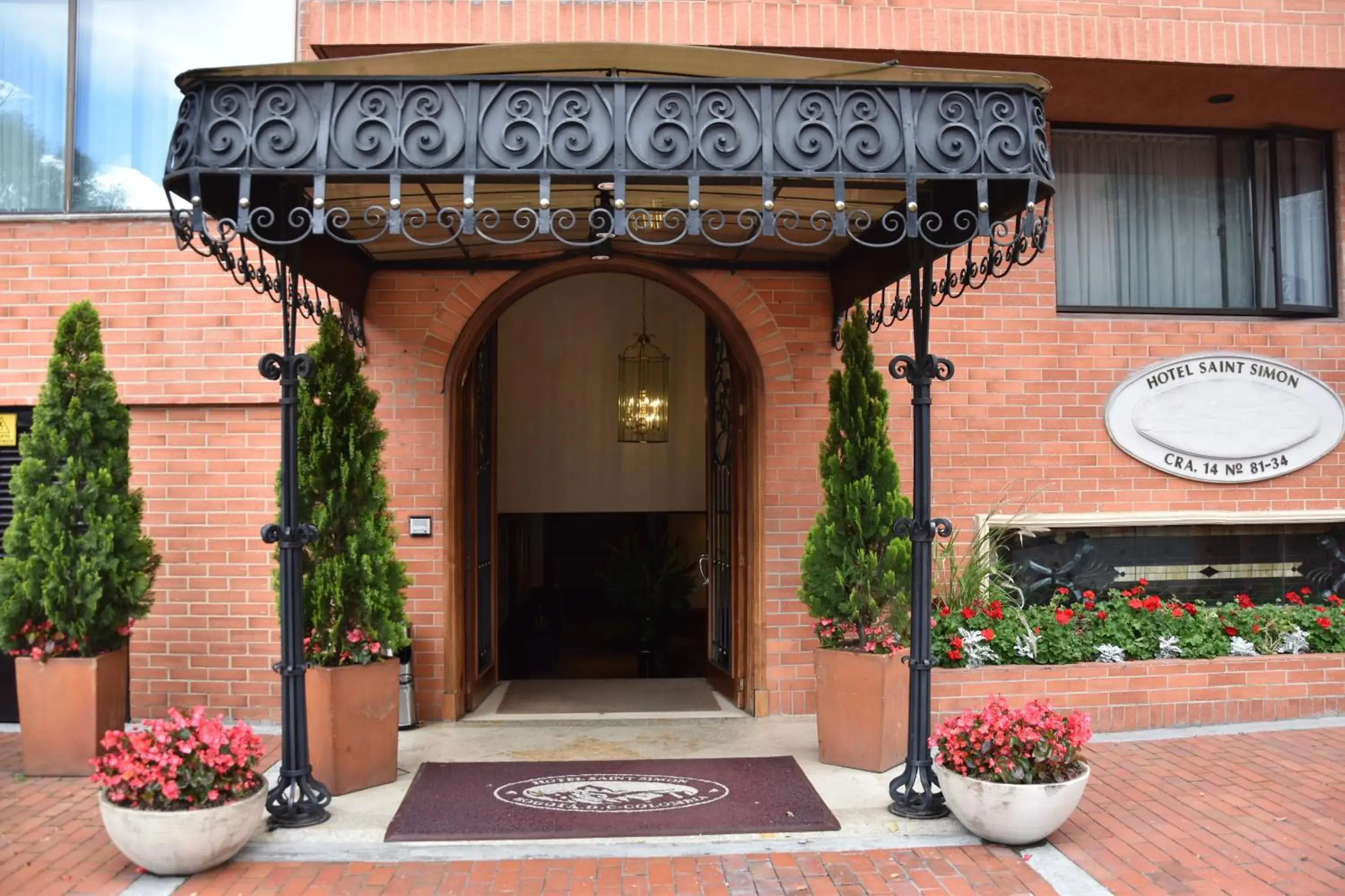 Facade/entrance in Hotel Saint Simon Facade/entrance in Hotel Saint Simon