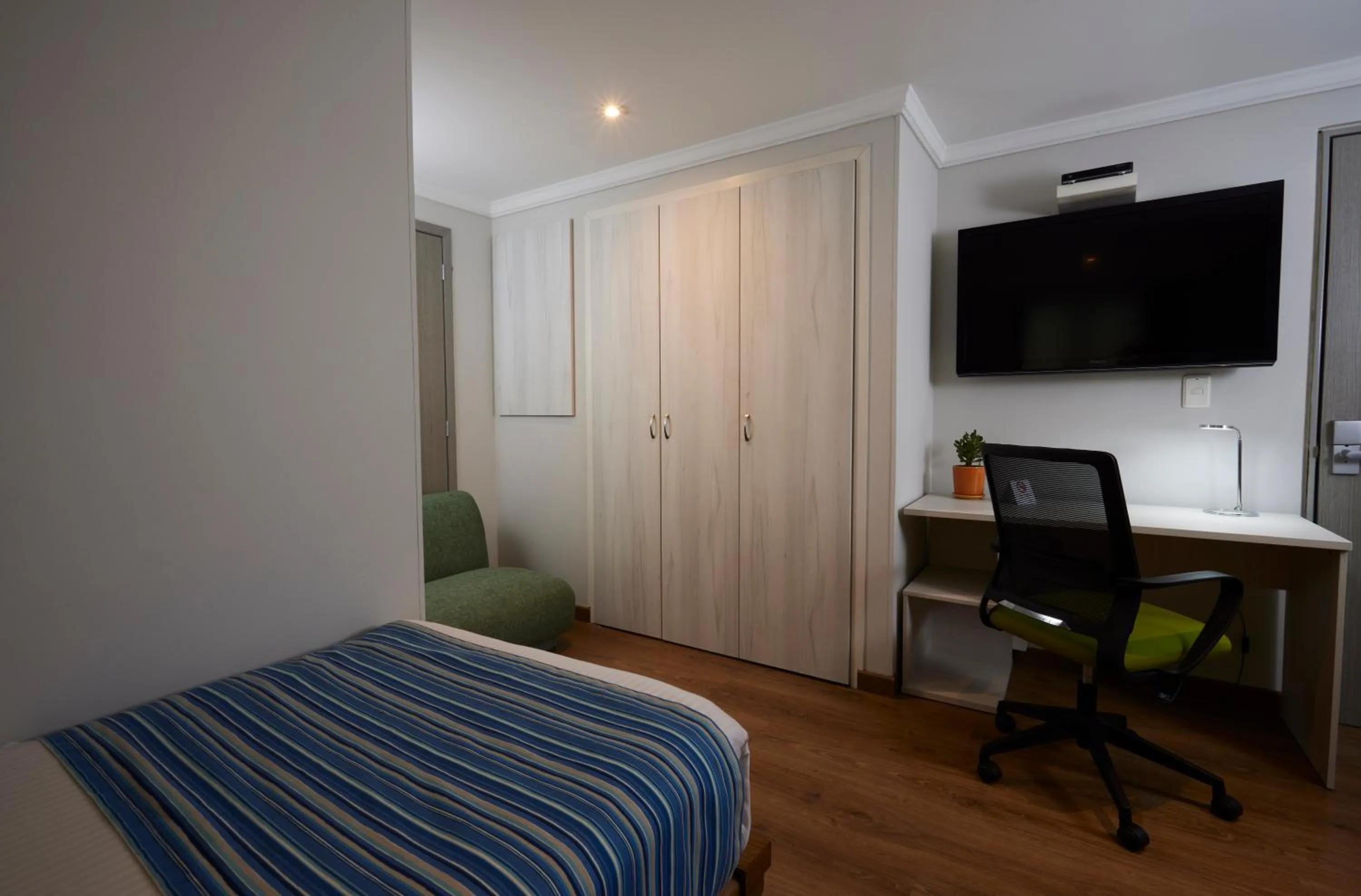 Photo of the whole room, Bed in Hotel Saint Simon