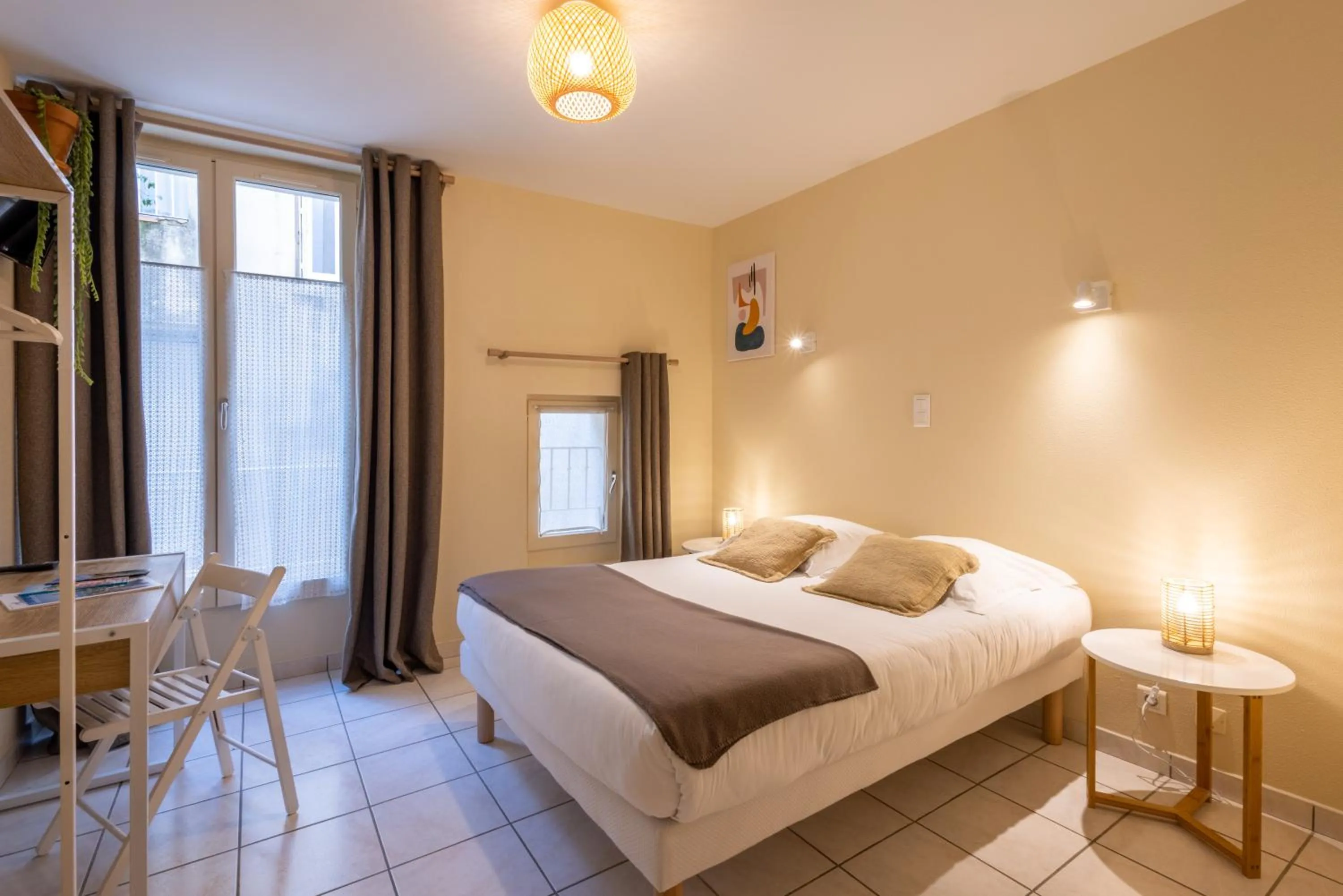 Bedroom, Bed in L'Aptois Hôtel