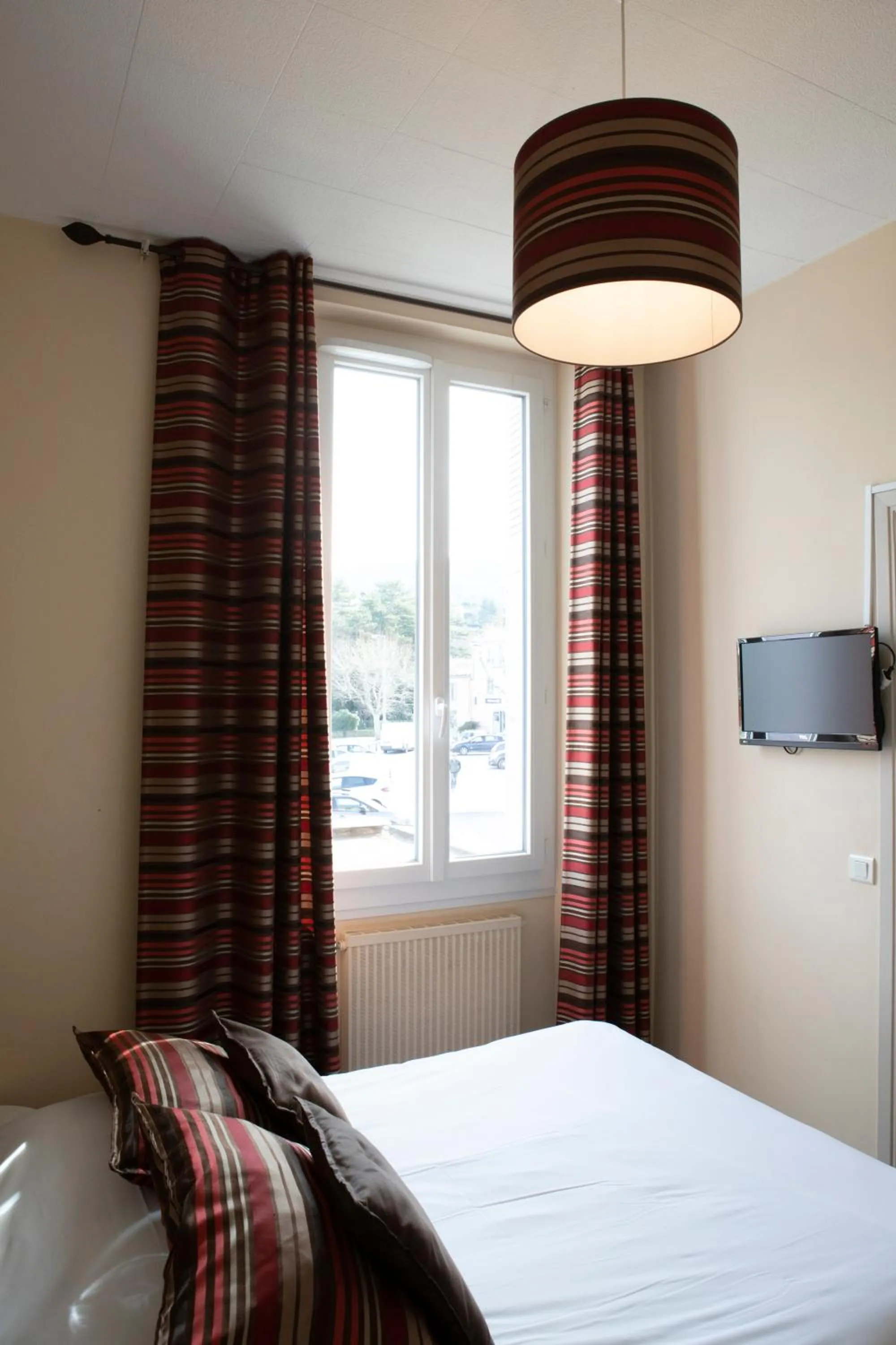 Photo of the whole room, Bed in L'Aptois Hôtel