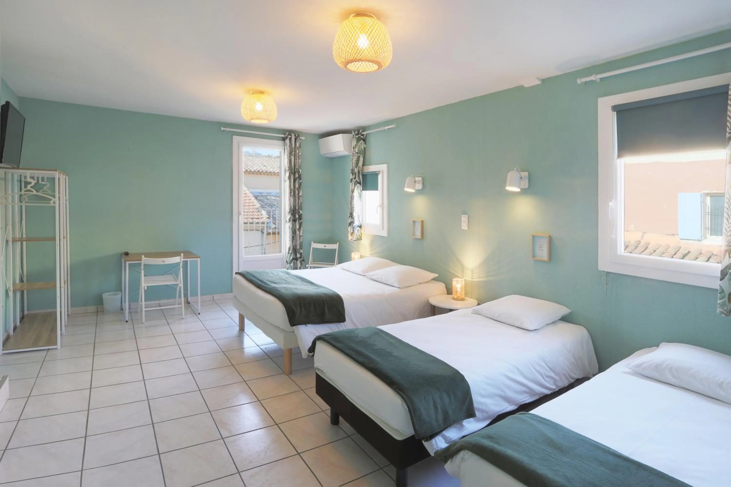 Photo of the whole room, Bed in L'Aptois Hôtel