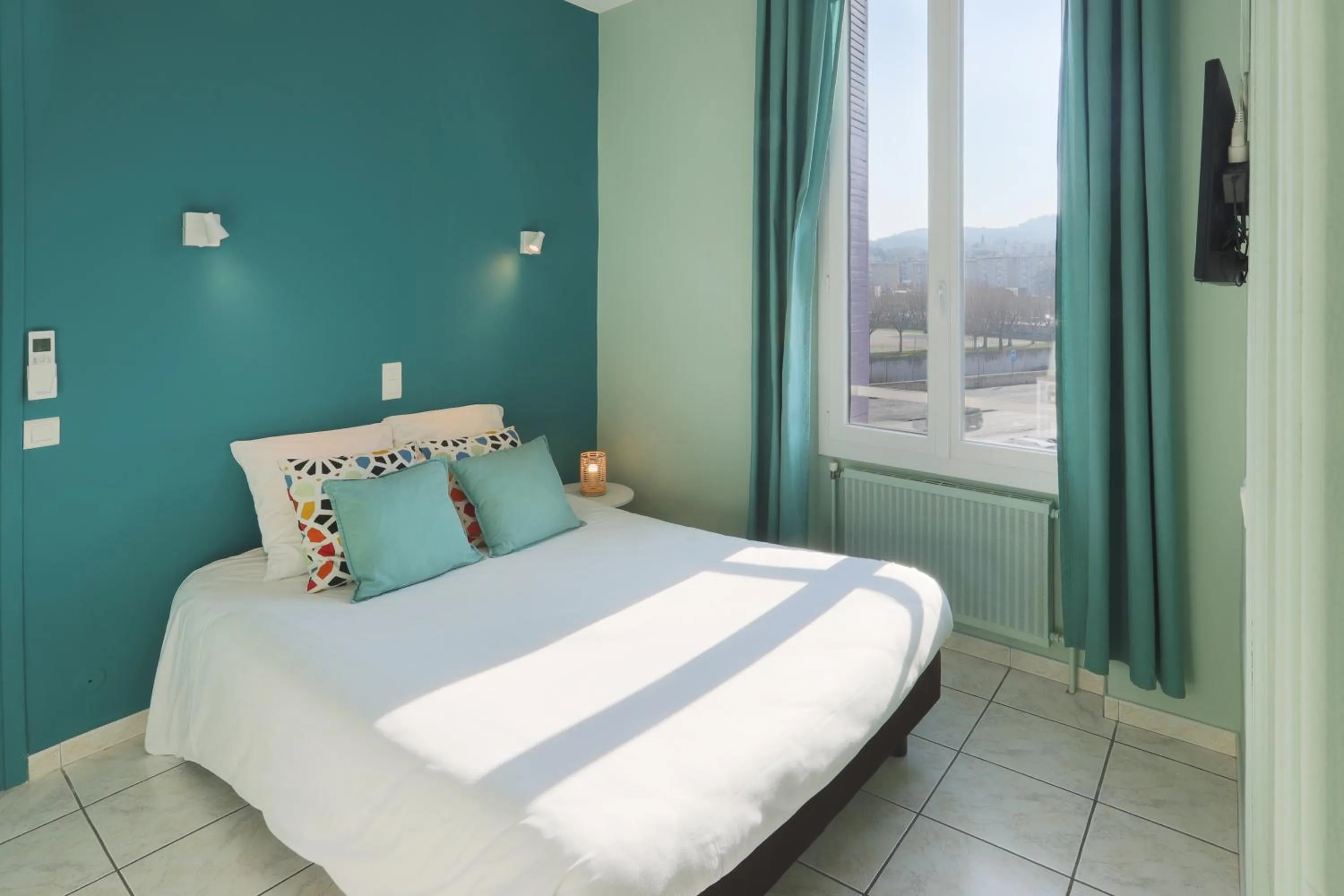 Photo of the whole room, Bed in L'Aptois Hôtel