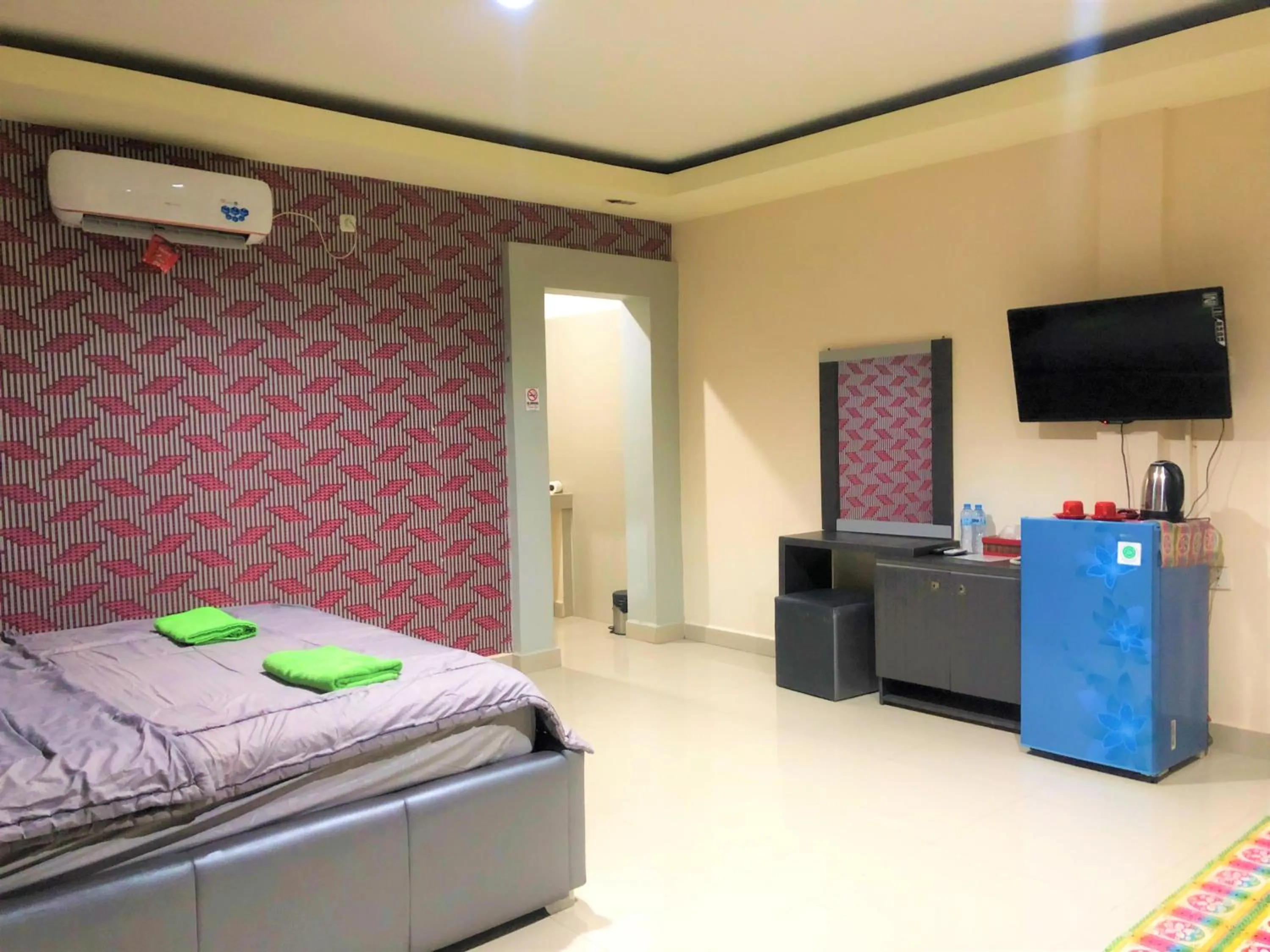 Bedroom, Bed in MS Hotel Pinrang Mitra RedDoorz