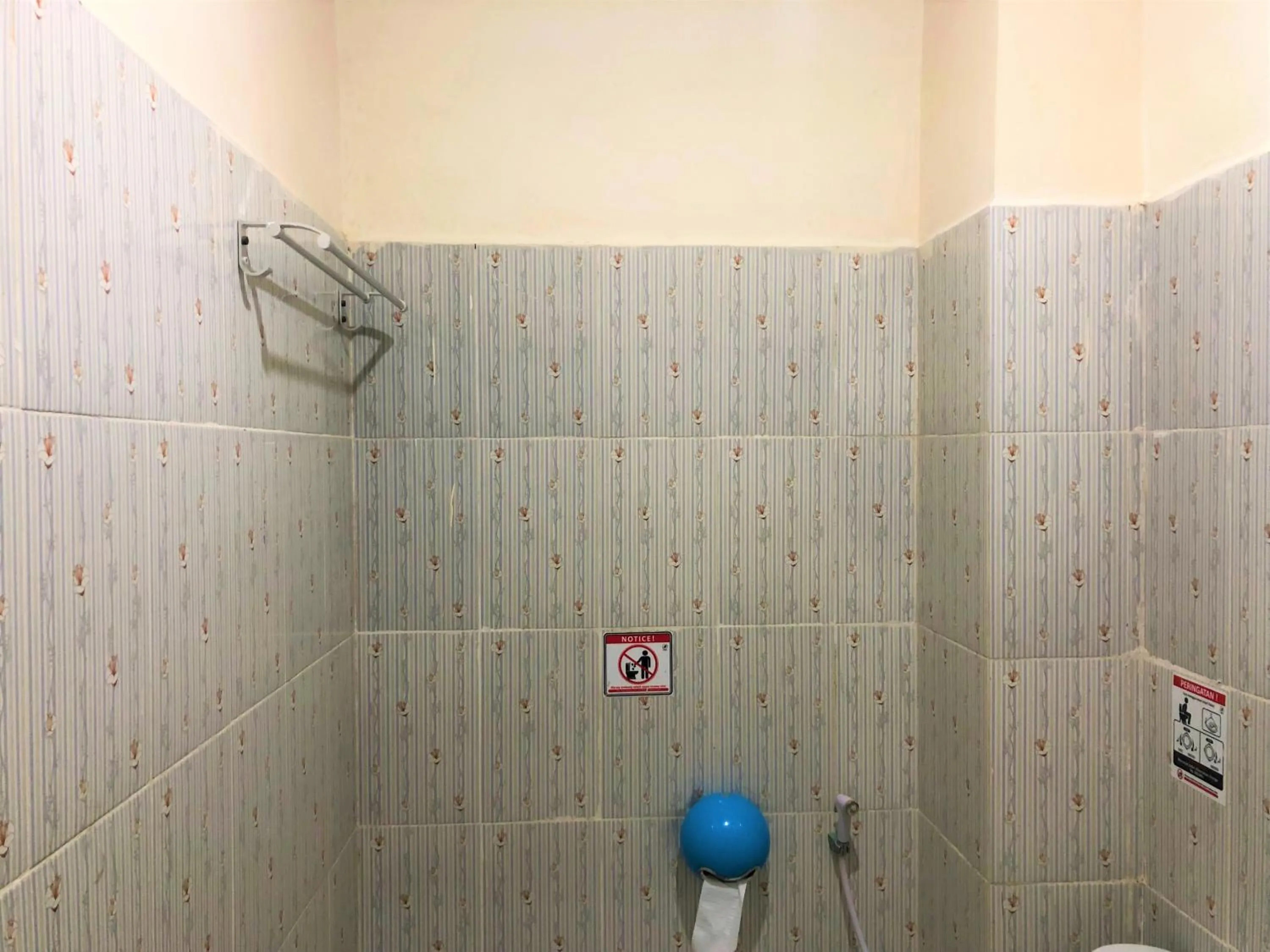 Bathroom in MS Hotel Pinrang Mitra RedDoorz