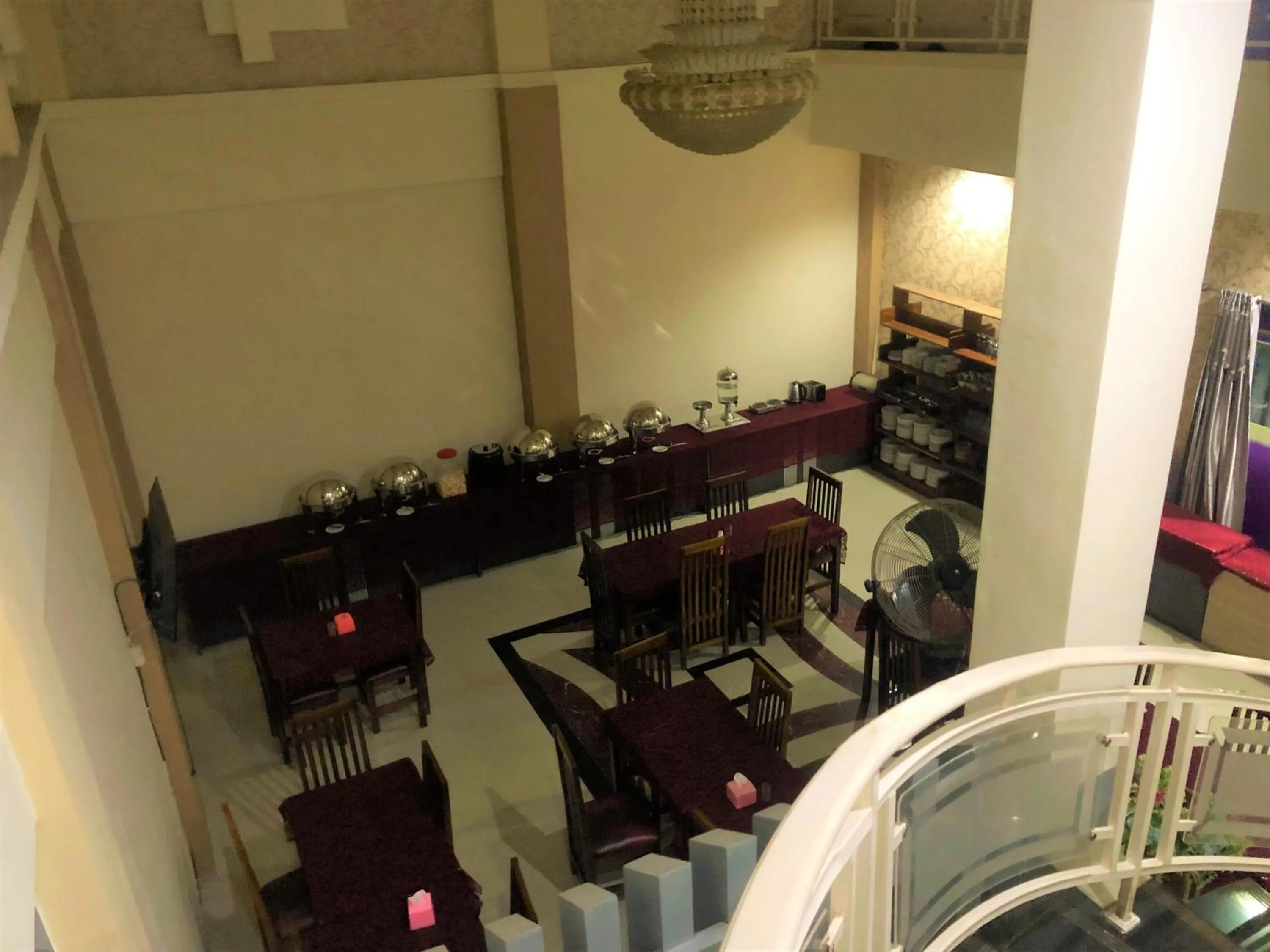 Seating area in MS Hotel Pinrang Mitra RedDoorz