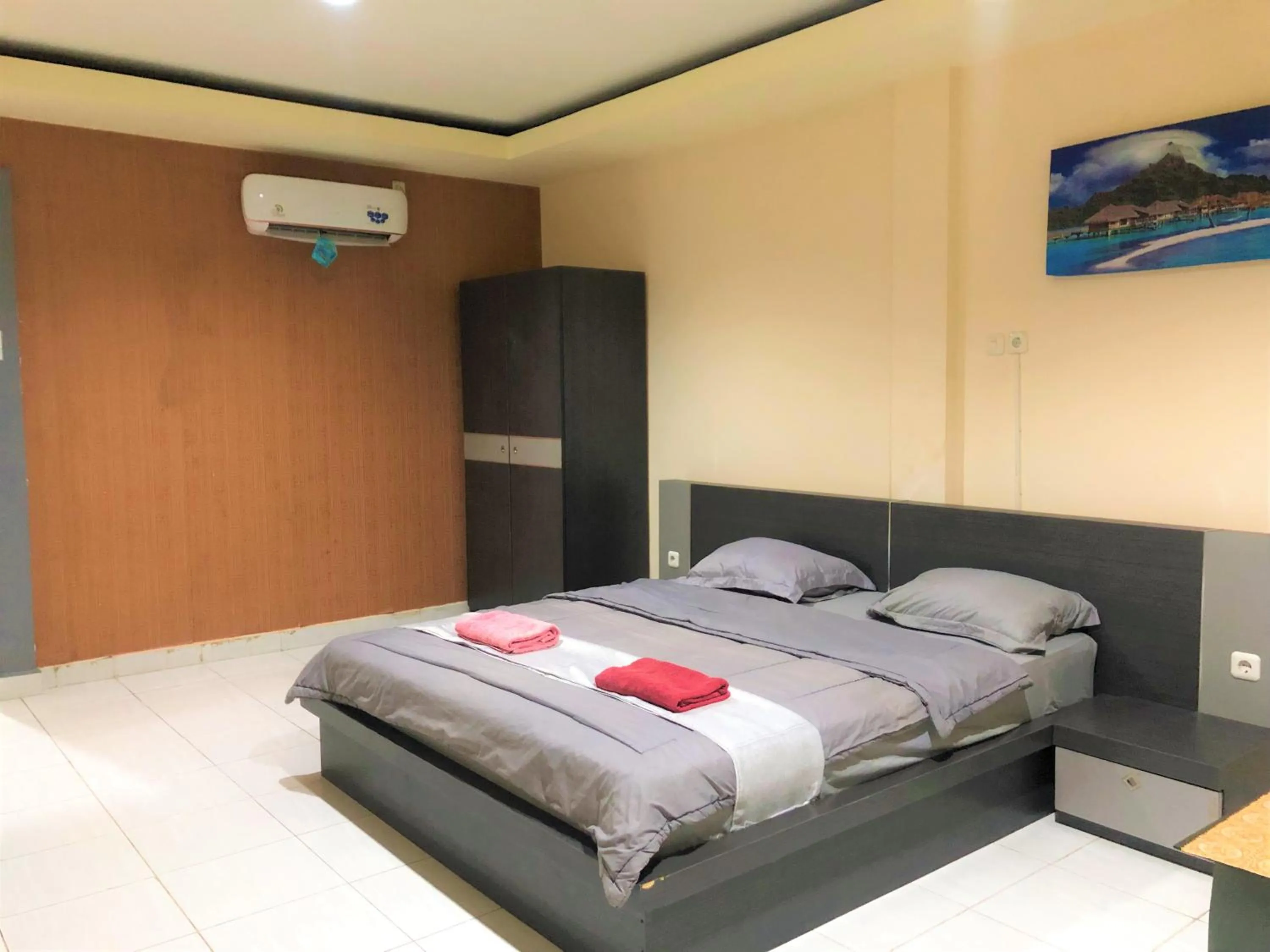 Bedroom, Bed in MS Hotel Pinrang Mitra RedDoorz