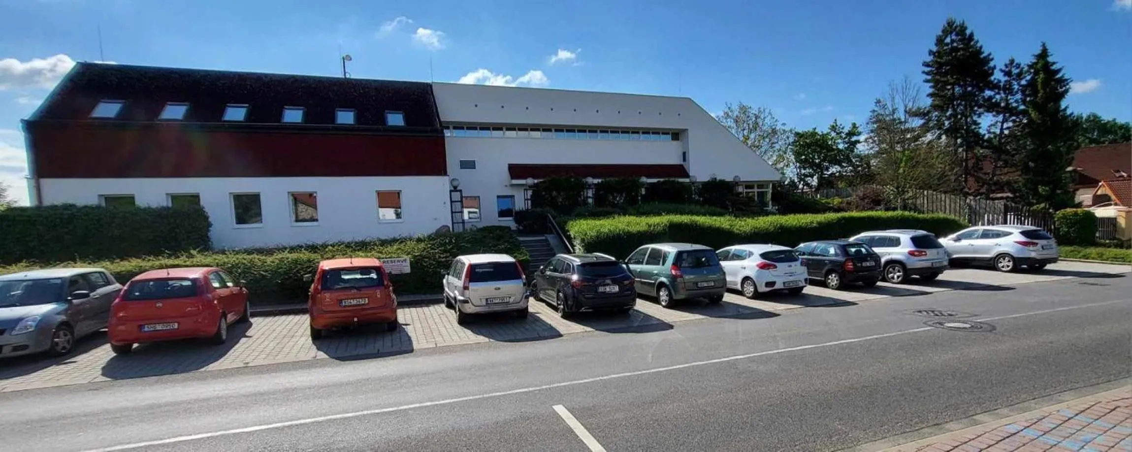 Parking in Park Hotel Pruhonice