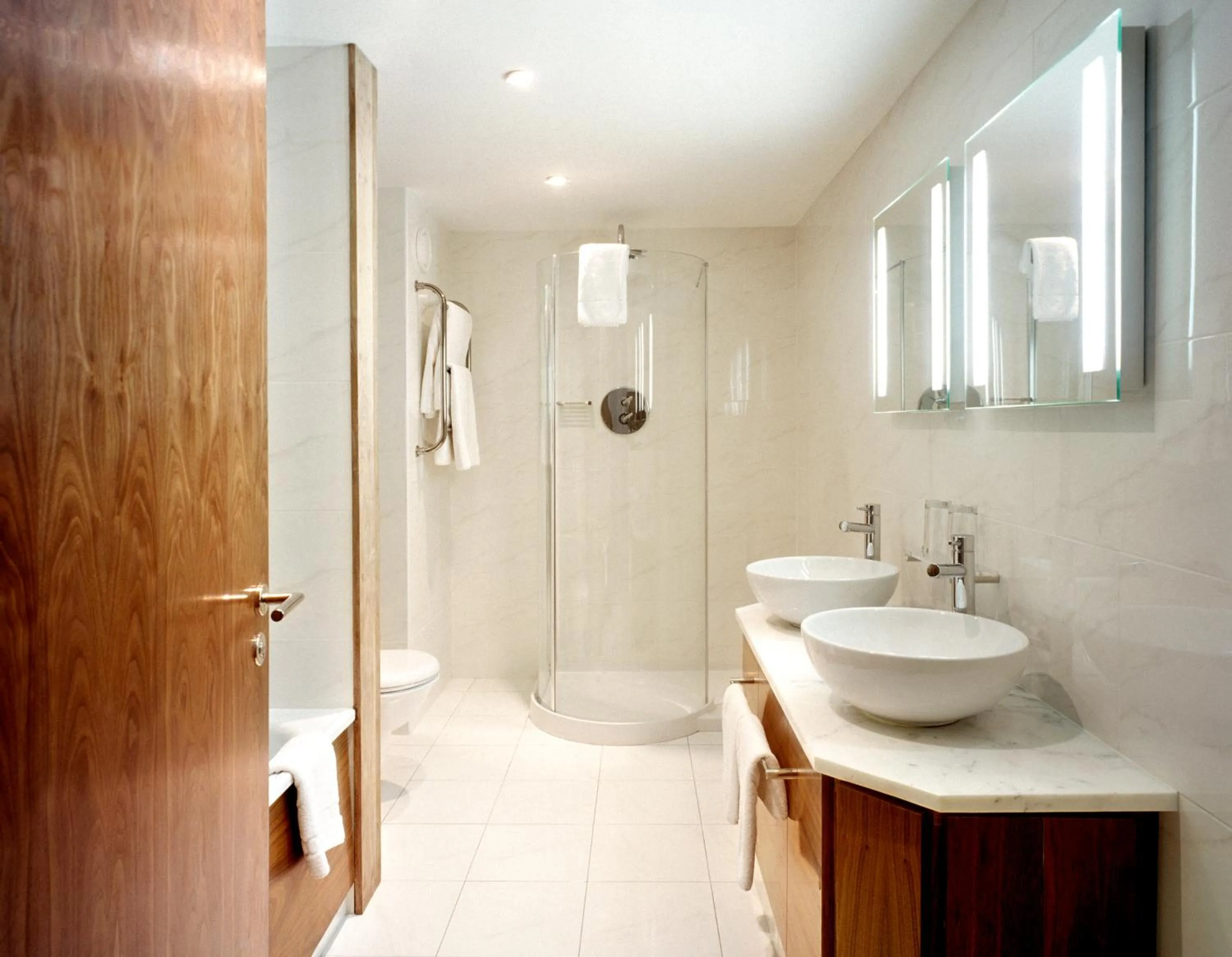 Bathroom in Manor West Hotel & Leisure Club