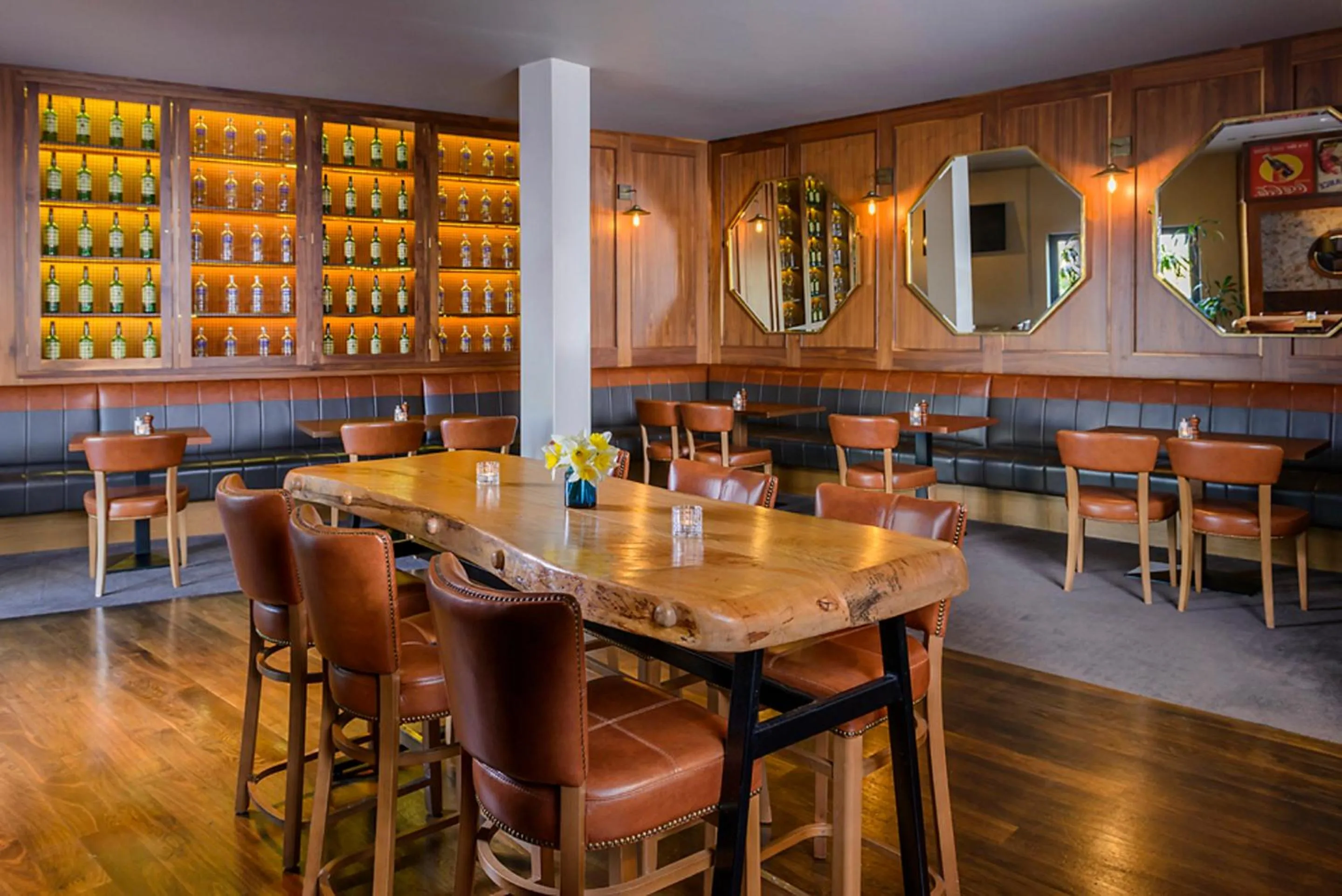 Restaurant/places to eat in Manor West Hotel & Leisure Club