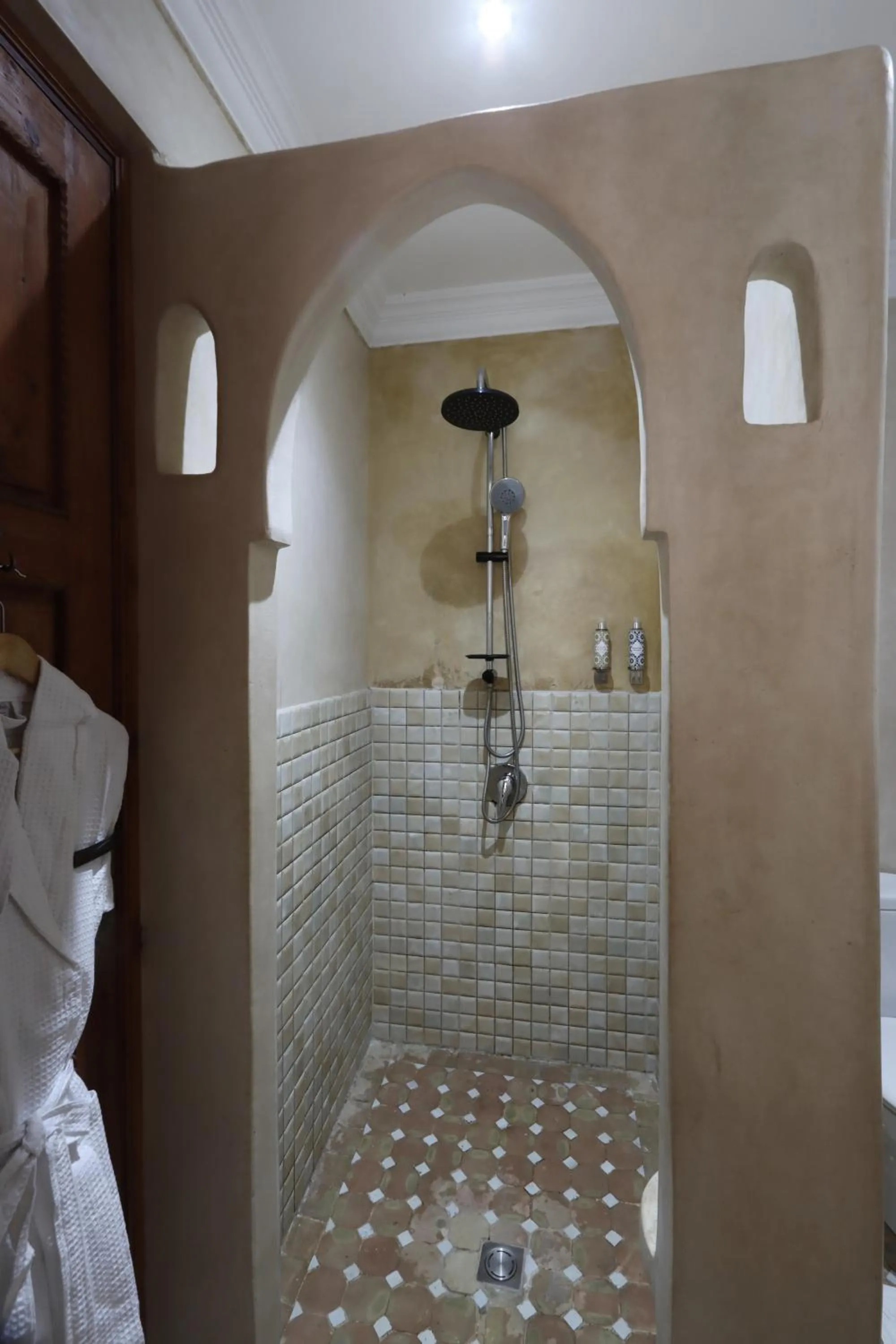 Shower in Riad Berenssi