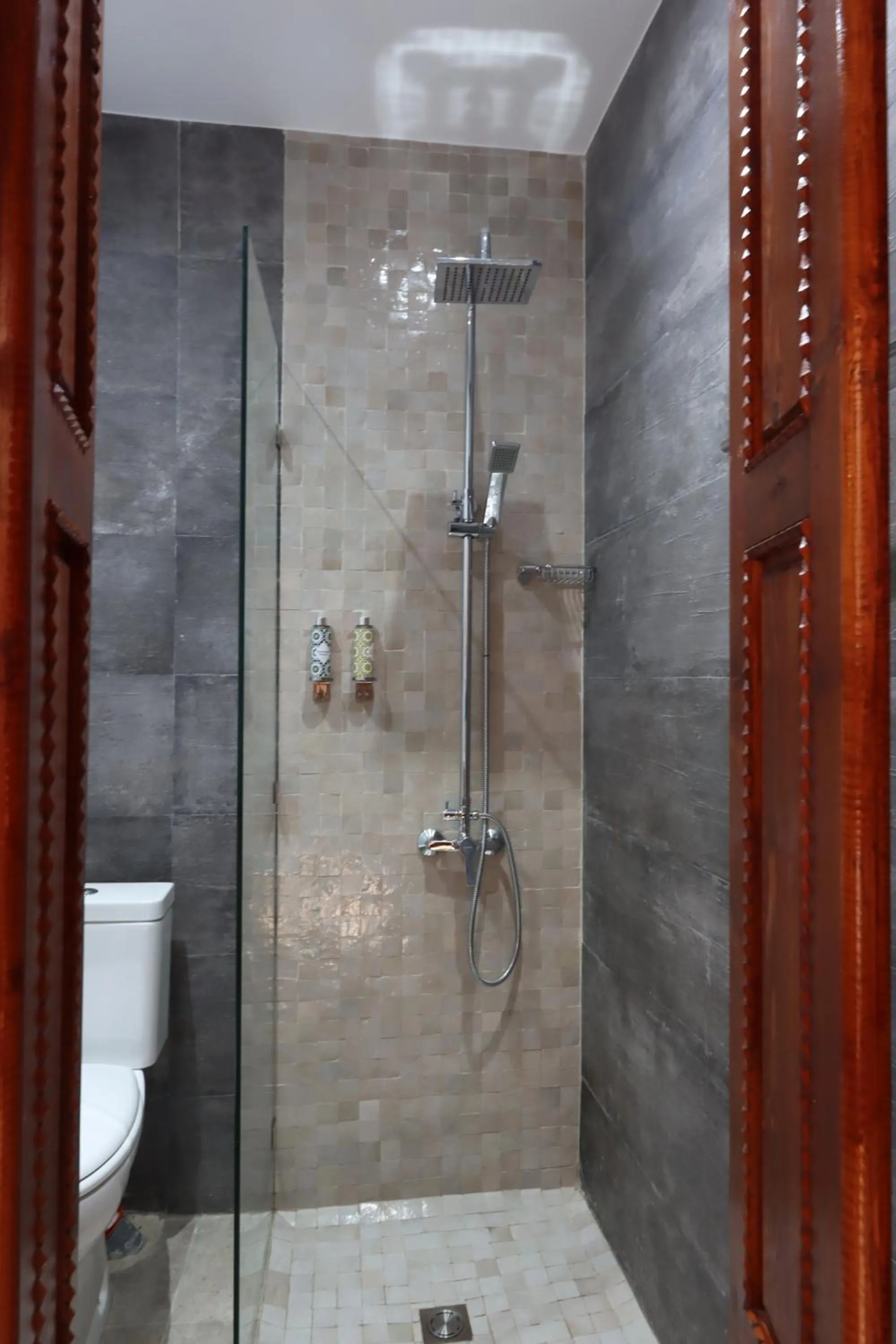 Shower in Riad Berenssi