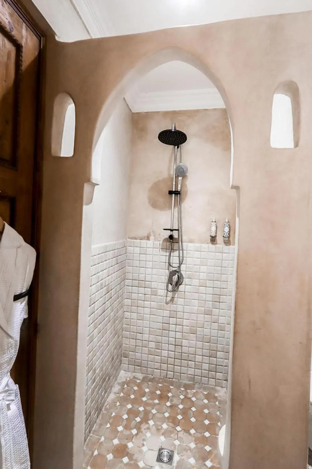 Shower in Riad Berenssi