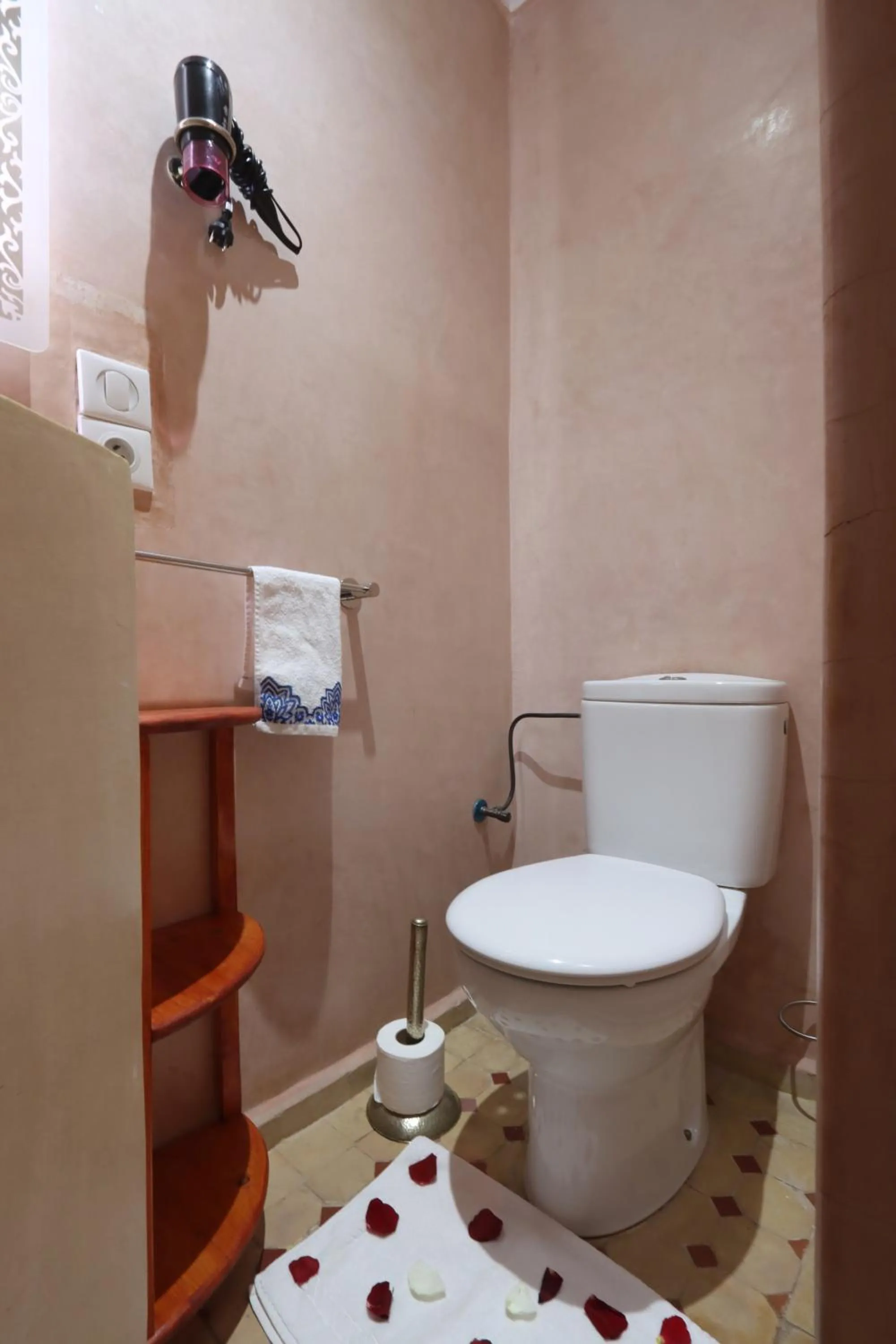 Toilet in Riad Berenssi