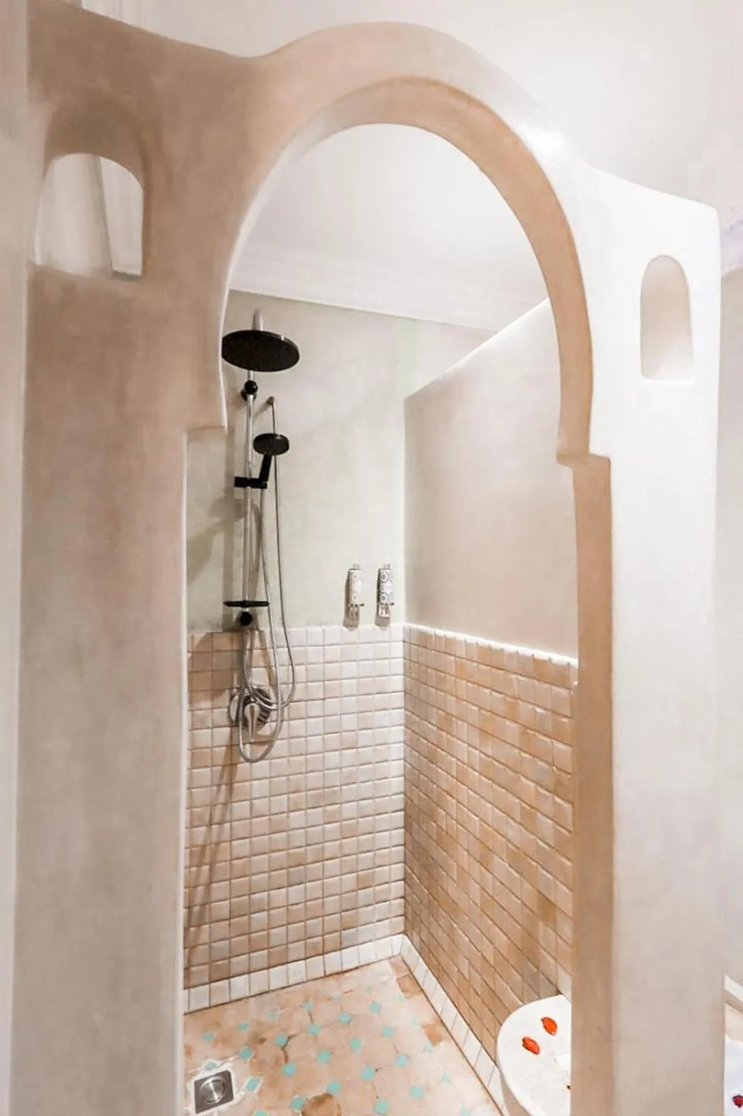 Shower in Riad Berenssi