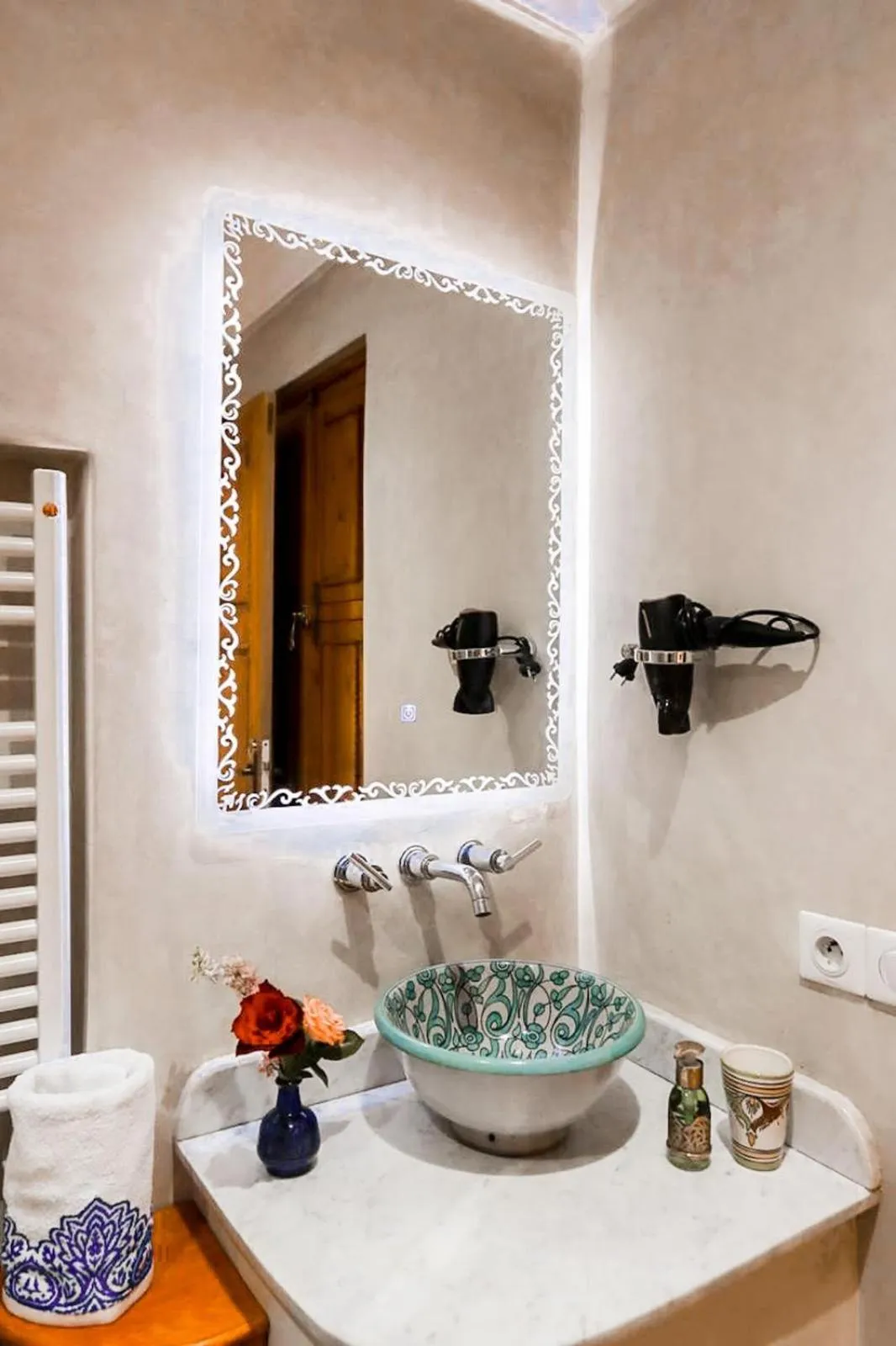 Shower in Riad Berenssi