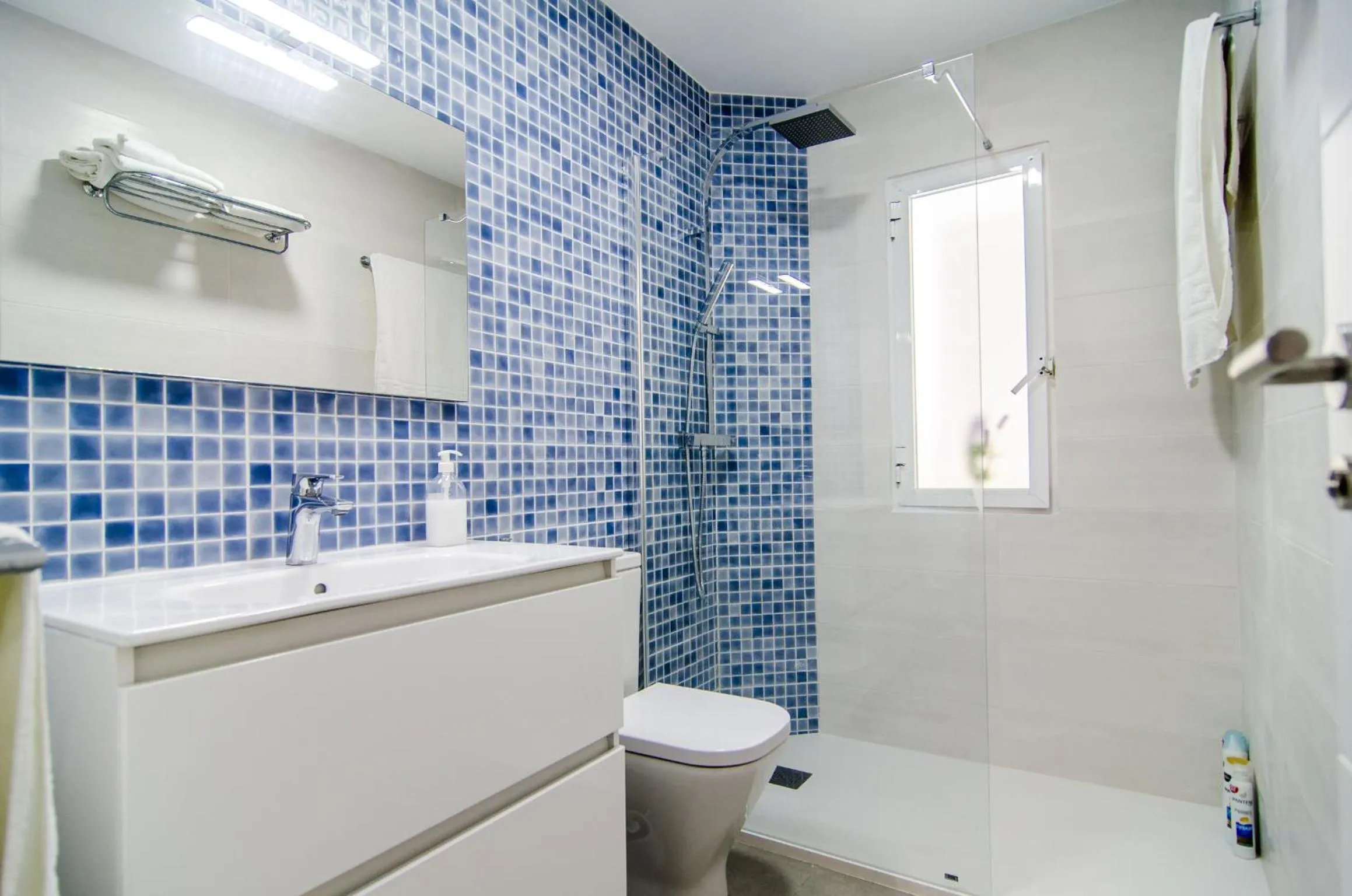 Bathroom in The Sailor House