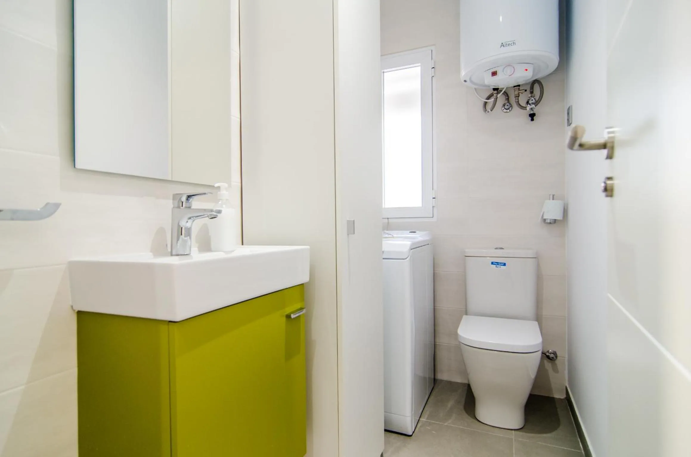 Toilet in The Sailor House