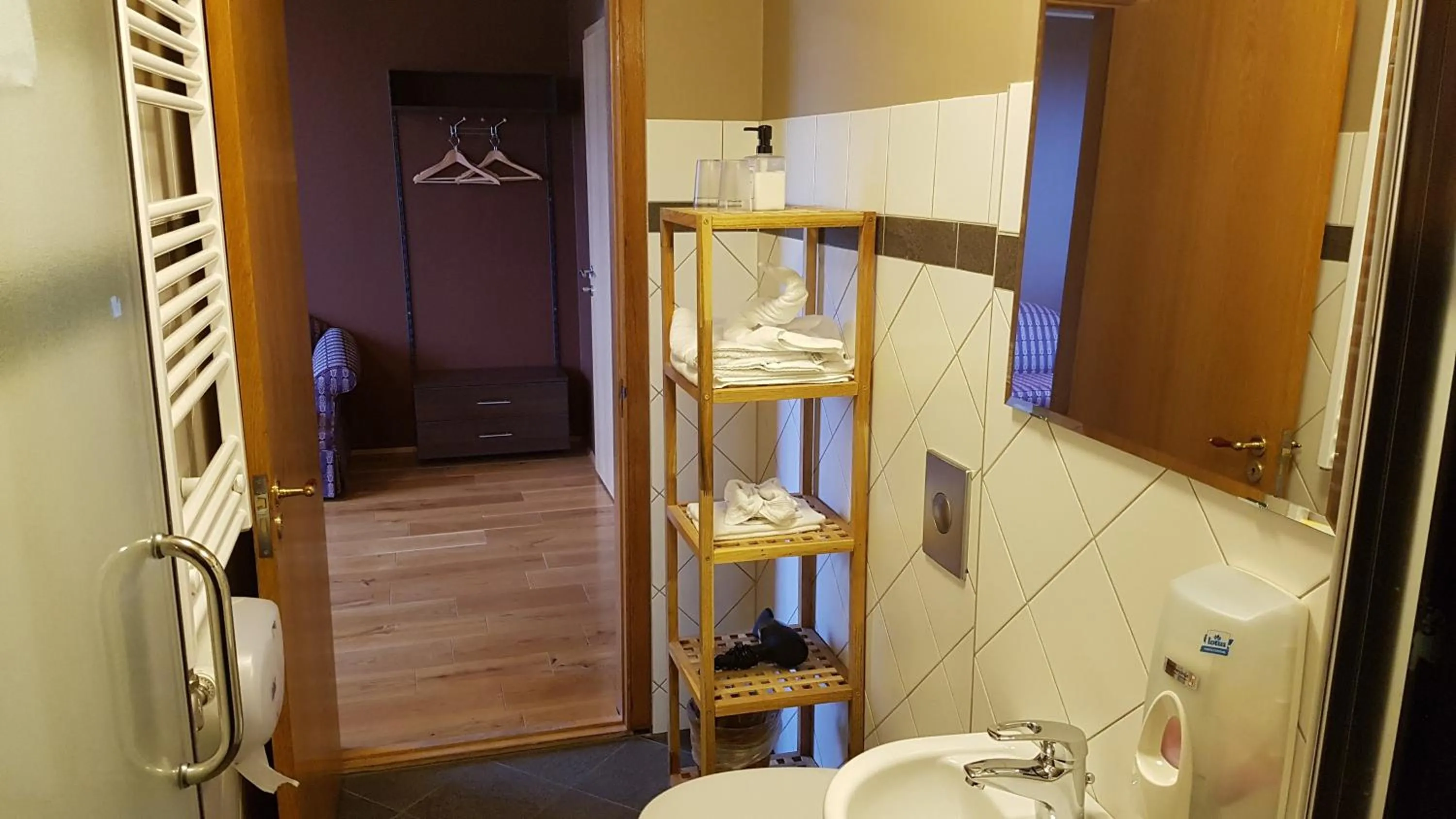 Shower in Hotel Latrabjarg