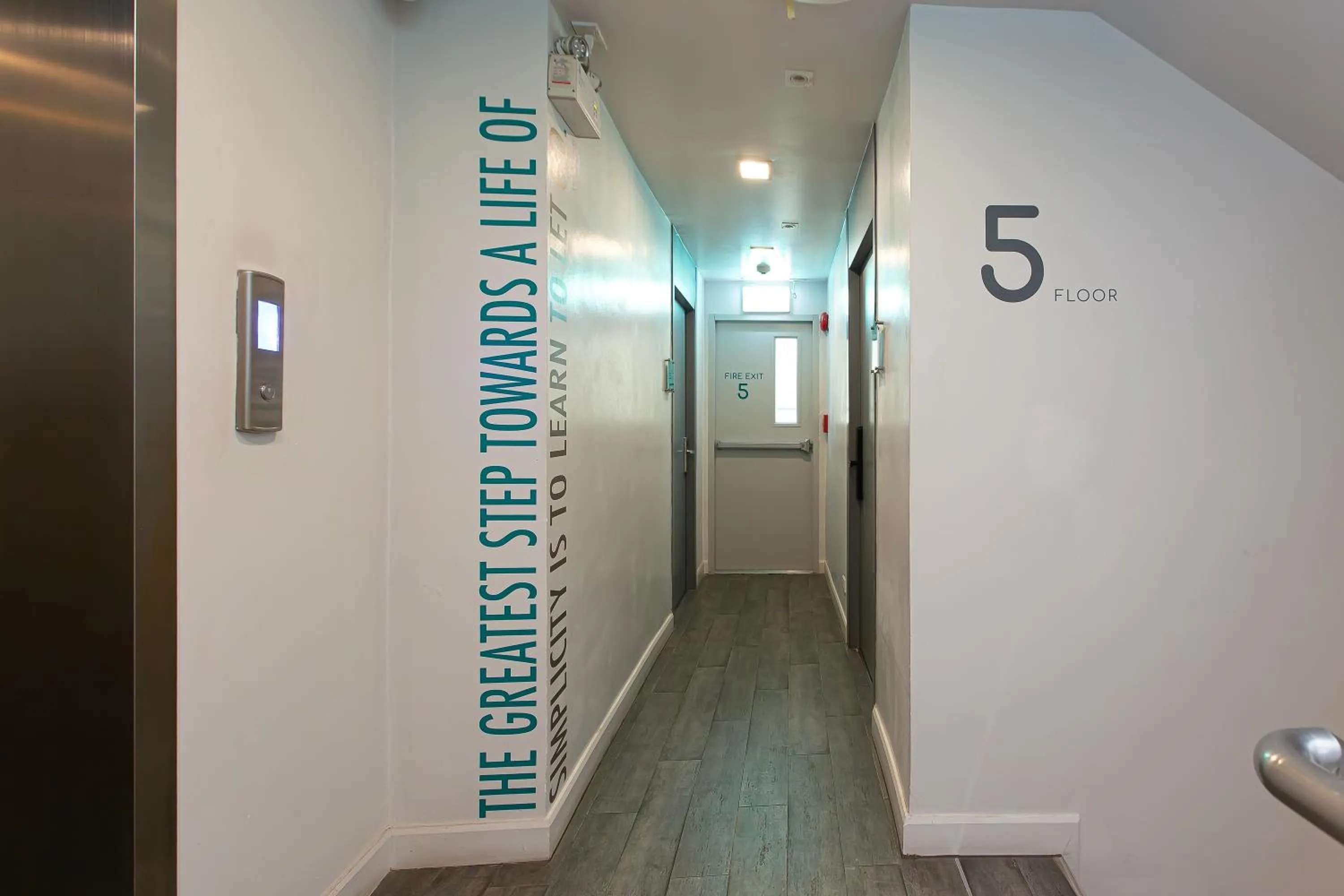 Text overlay in Simply Sleep Hostel