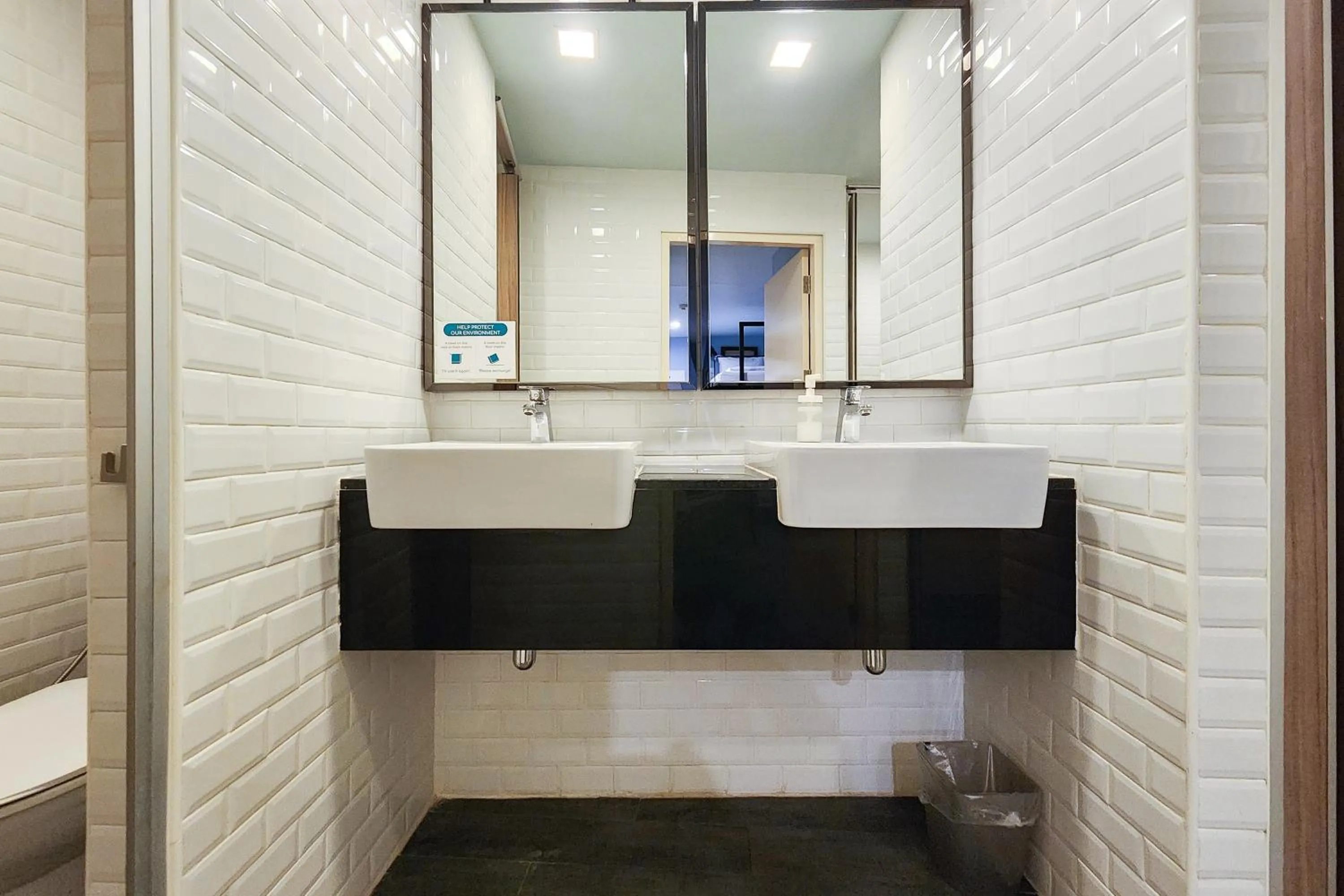 Bathroom in Simply Sleep Hostel