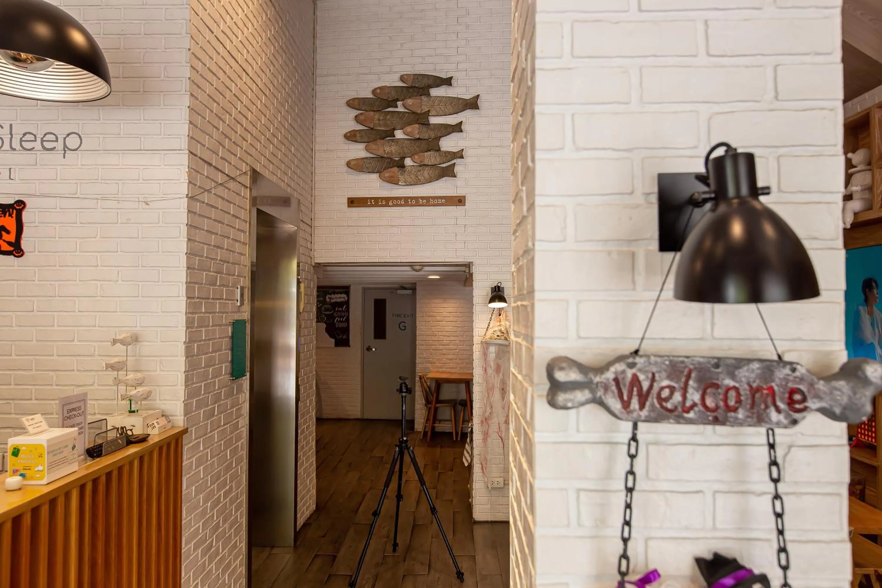 Text overlay in Simply Sleep Hostel