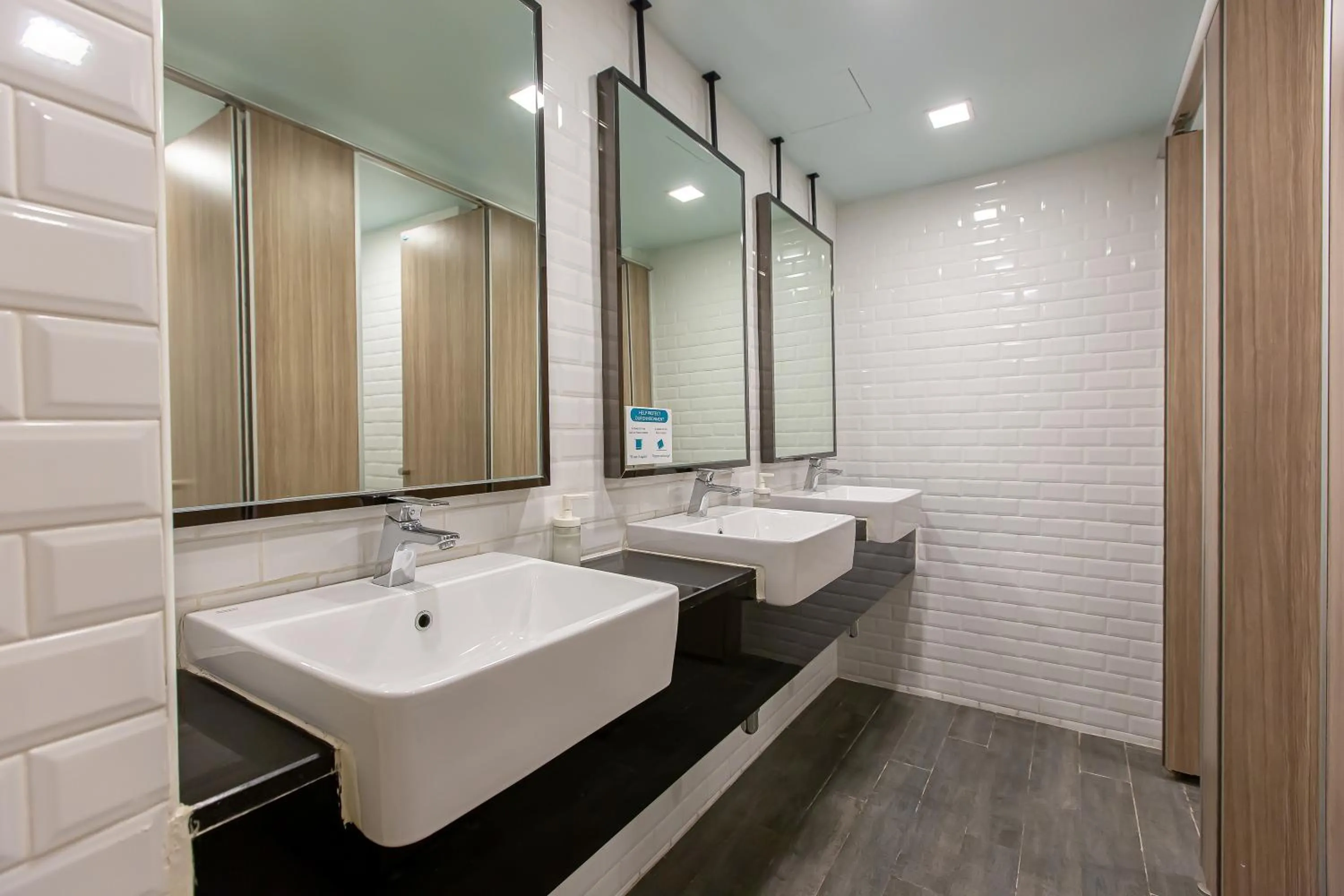 Bathroom in Simply Sleep Hostel