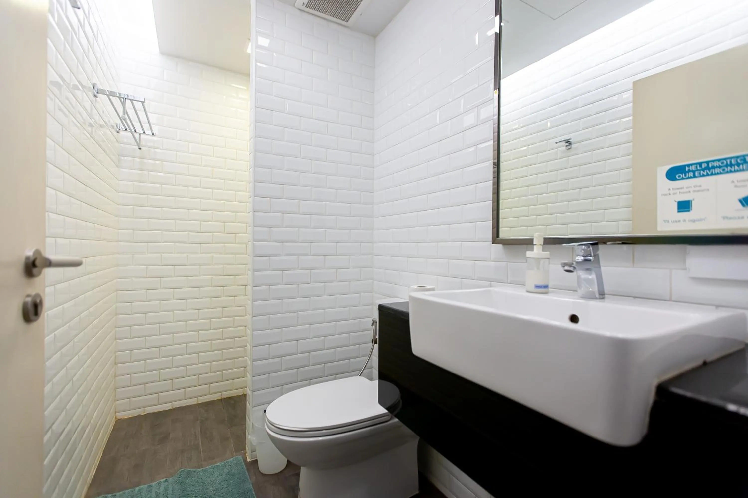 Bathroom in Simply Sleep Hostel