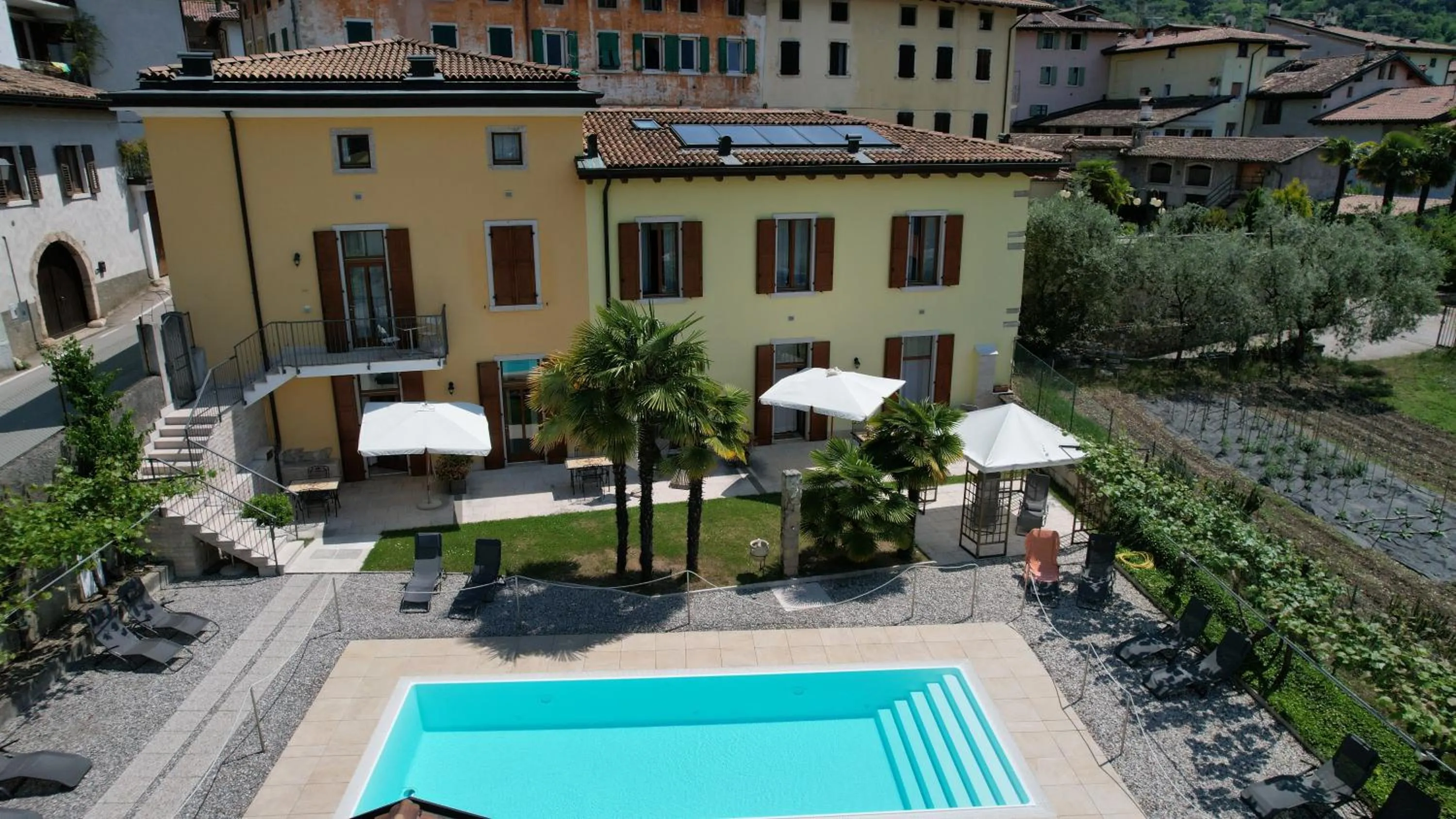 Pool view in Appartamenti Gardastivo