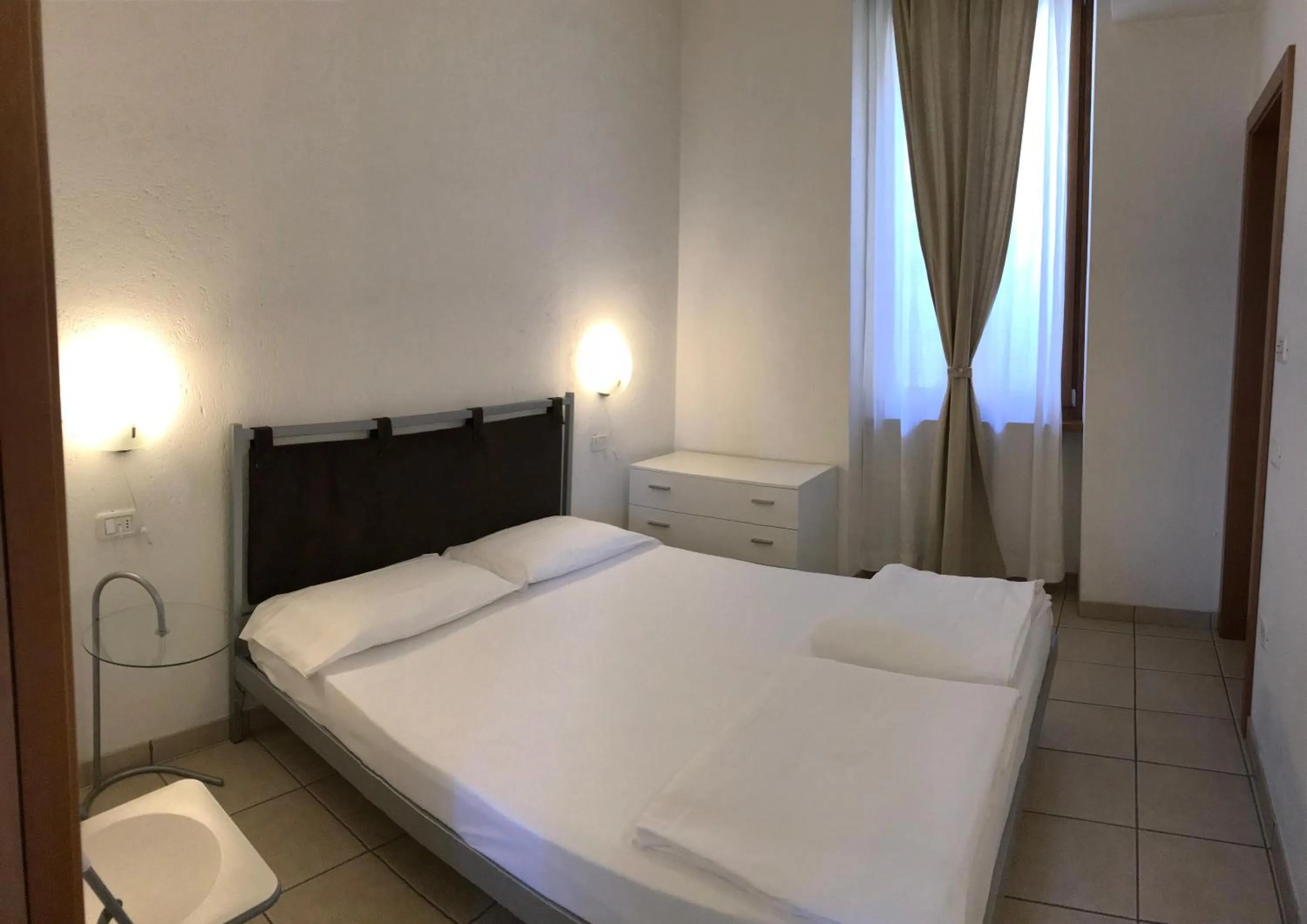 Photo of the whole room, Bed in Appartamenti Gardastivo