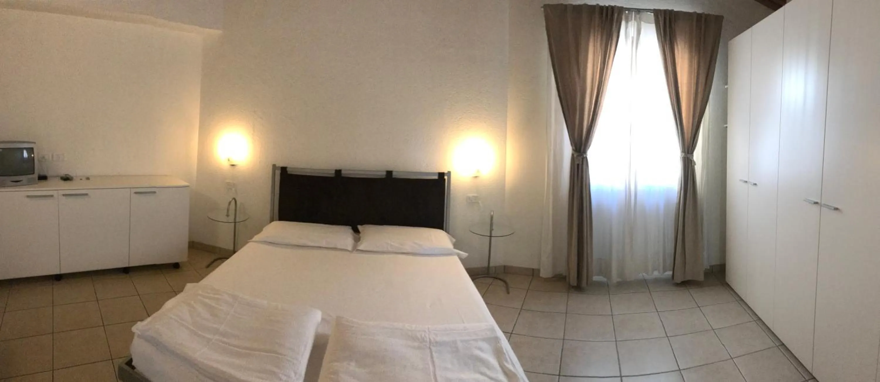 Photo of the whole room, Bed in Appartamenti Gardastivo