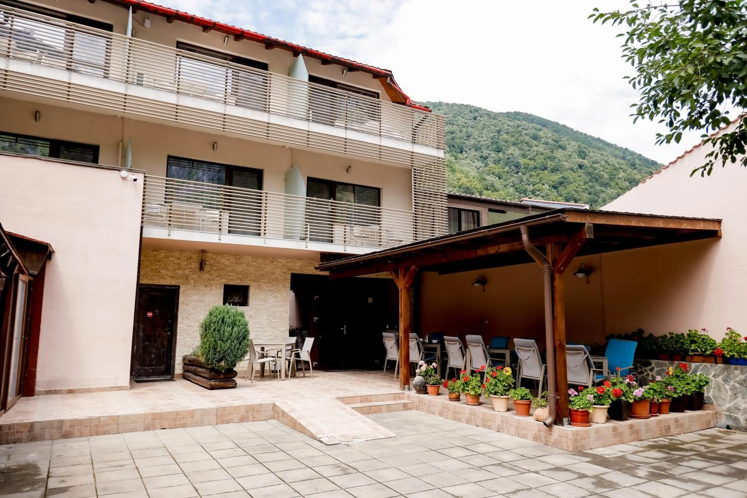 Property building in Pensiunea JOJO2