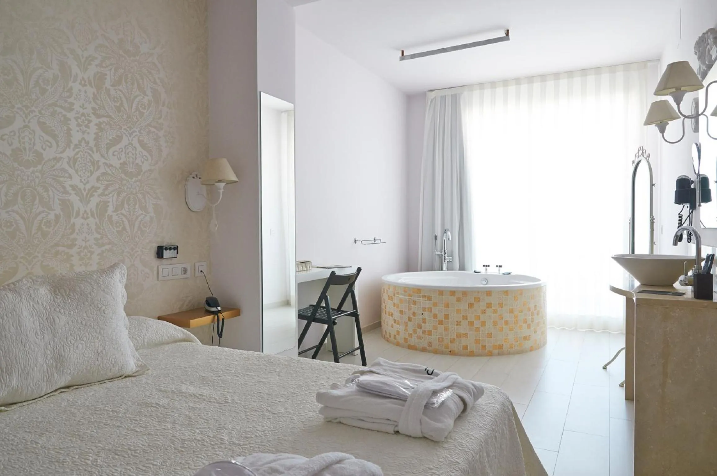 Photo of the whole room, Bed in Hotel Boutique Sabbia Valencia