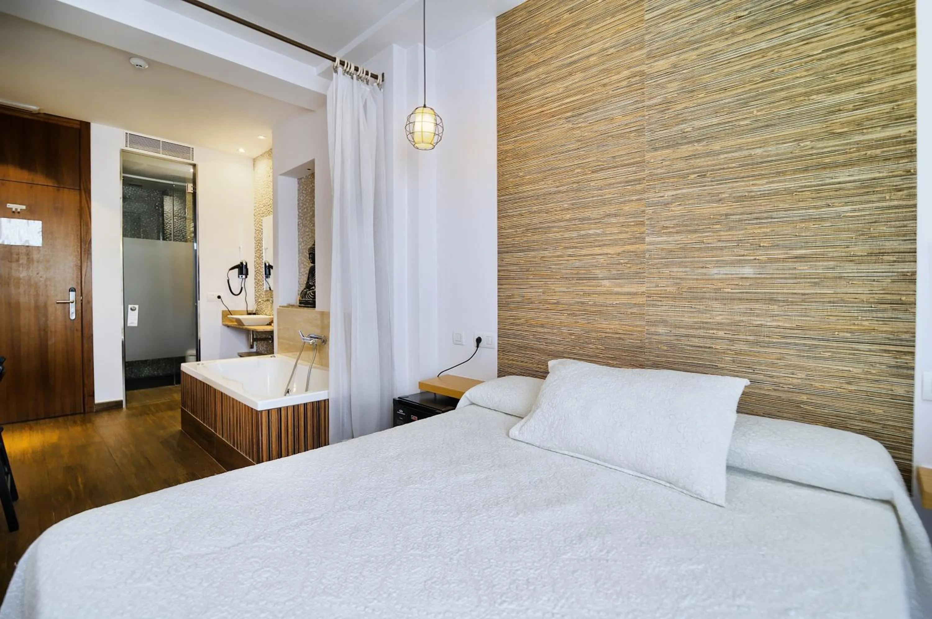 Photo of the whole room, Bed in Hotel Boutique Sabbia Valencia