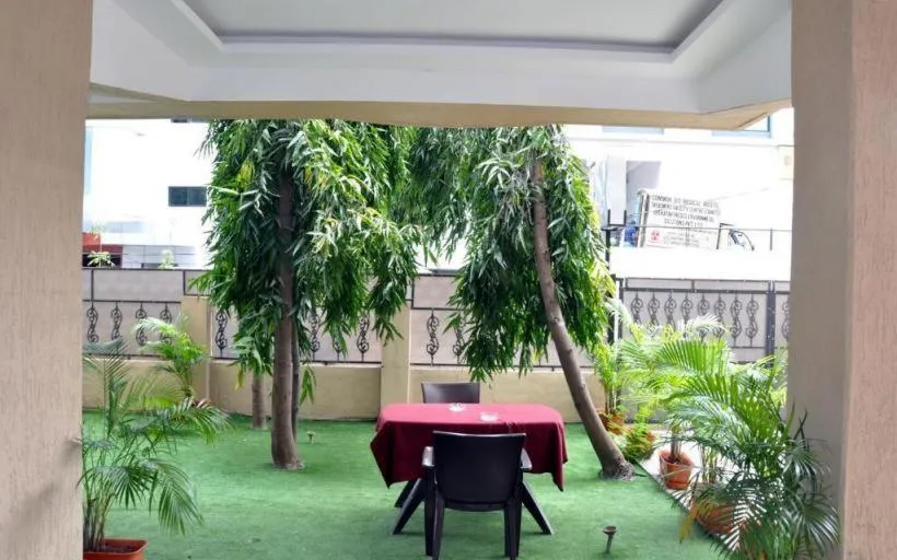 Restaurant/places to eat in Magnus Calypso Suites Viman Nagar