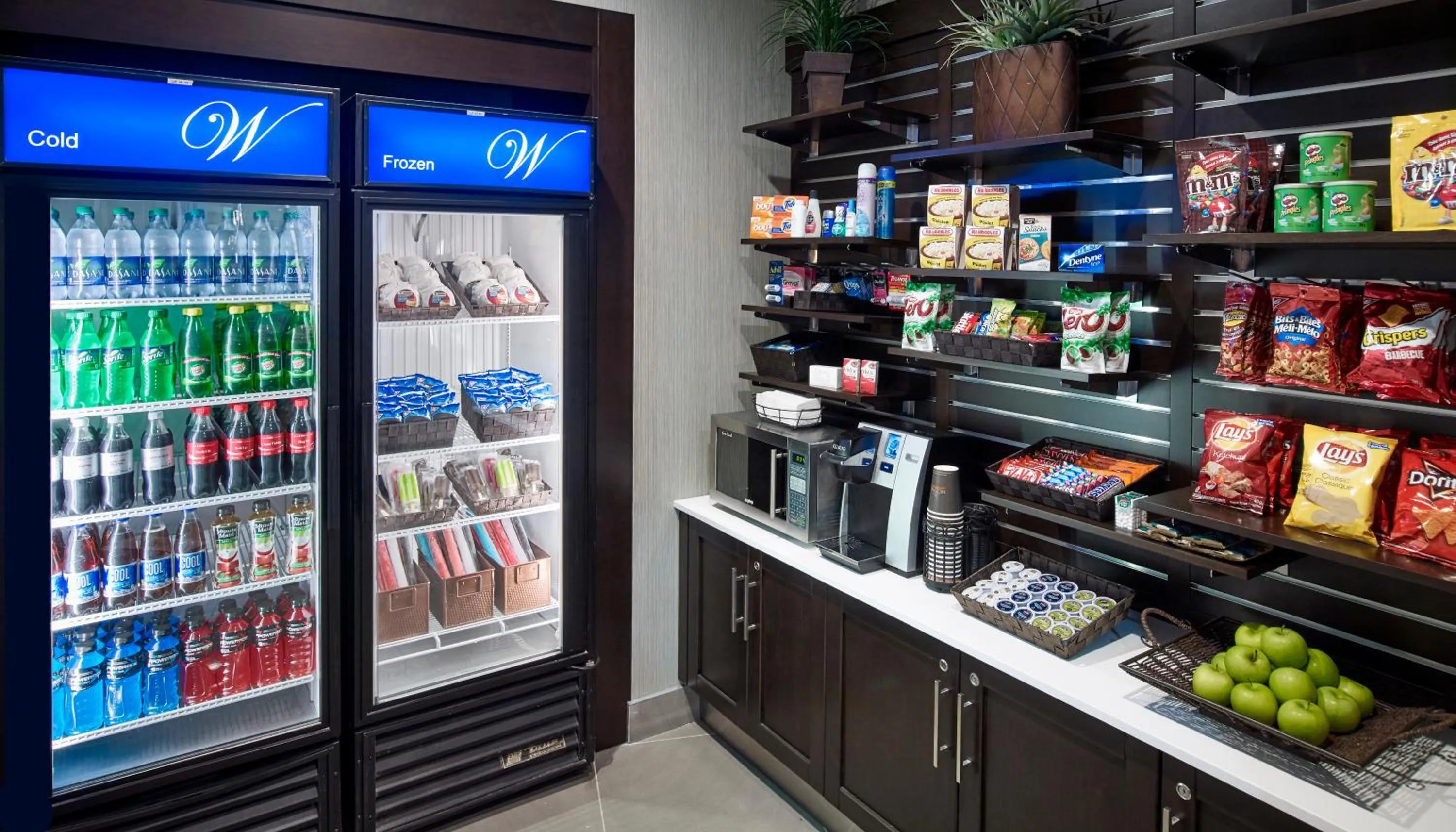 On-site shops in Waterfront Hotel Downtown Burlington