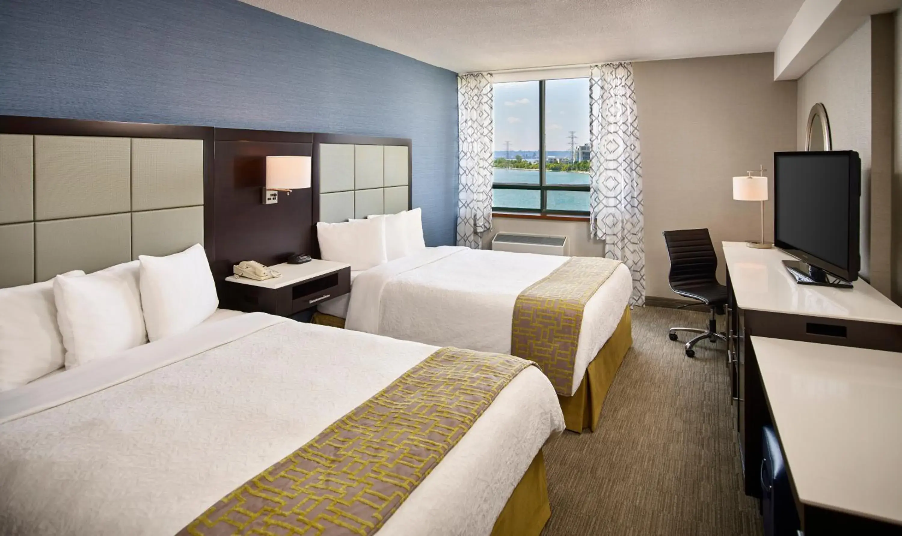 Bed in Waterfront Hotel Downtown Burlington Bed in Waterfront Hotel Downtown Burlington