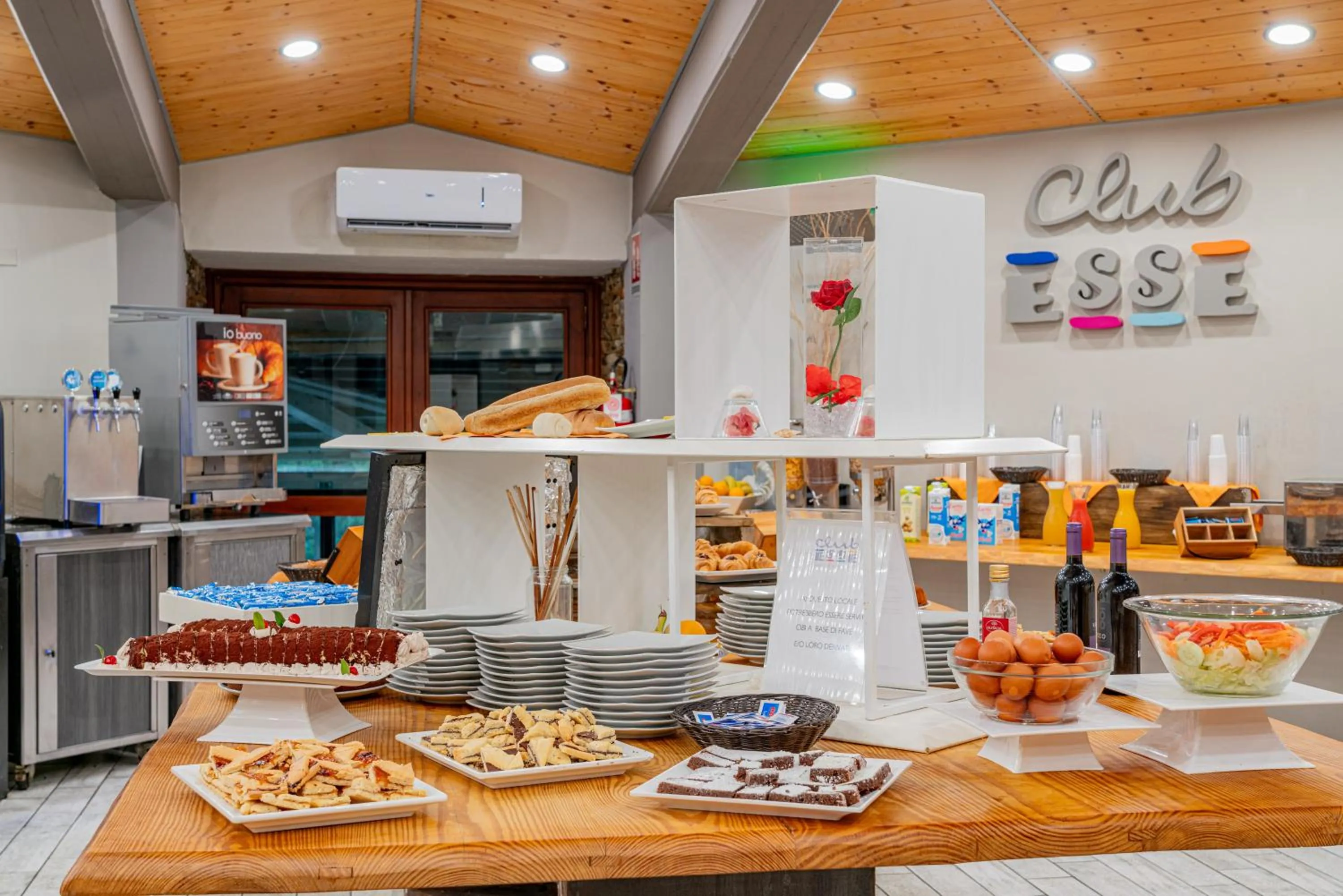 Restaurant/places to eat in Club Esse Sporting