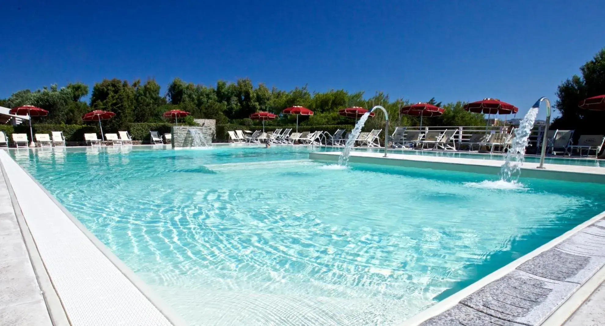 Swimming pool in Club Esse Sporting Swimming pool in Club Esse Sporting