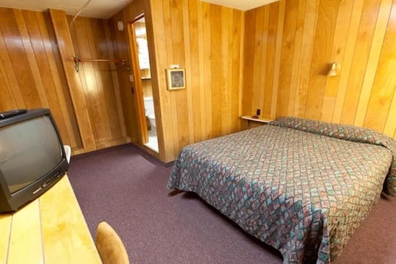 Bedroom, Bed in Robbins Motel