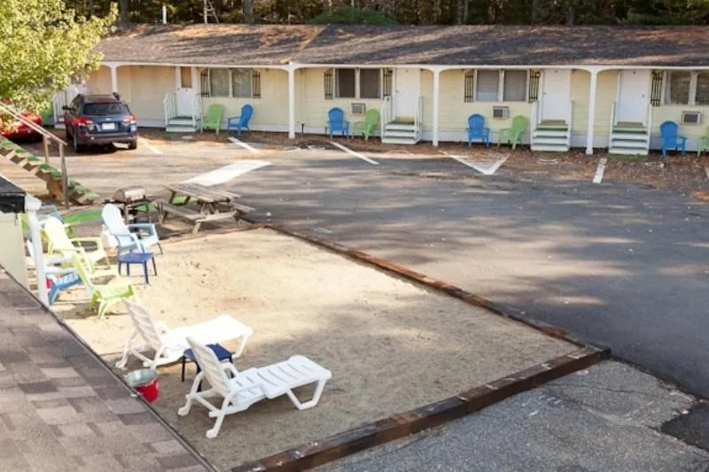 Area and facilities in Robbins Motel