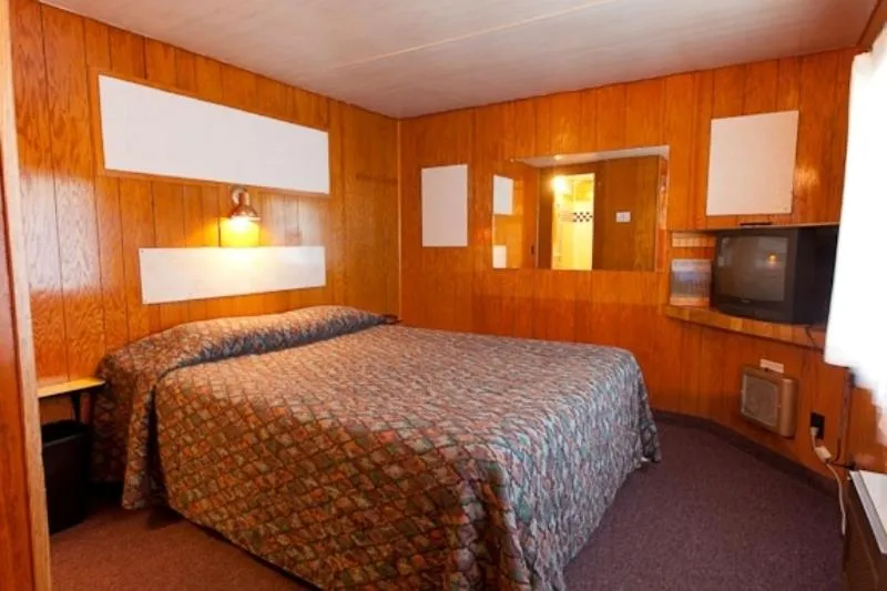 Bedroom, Bed in Robbins Motel