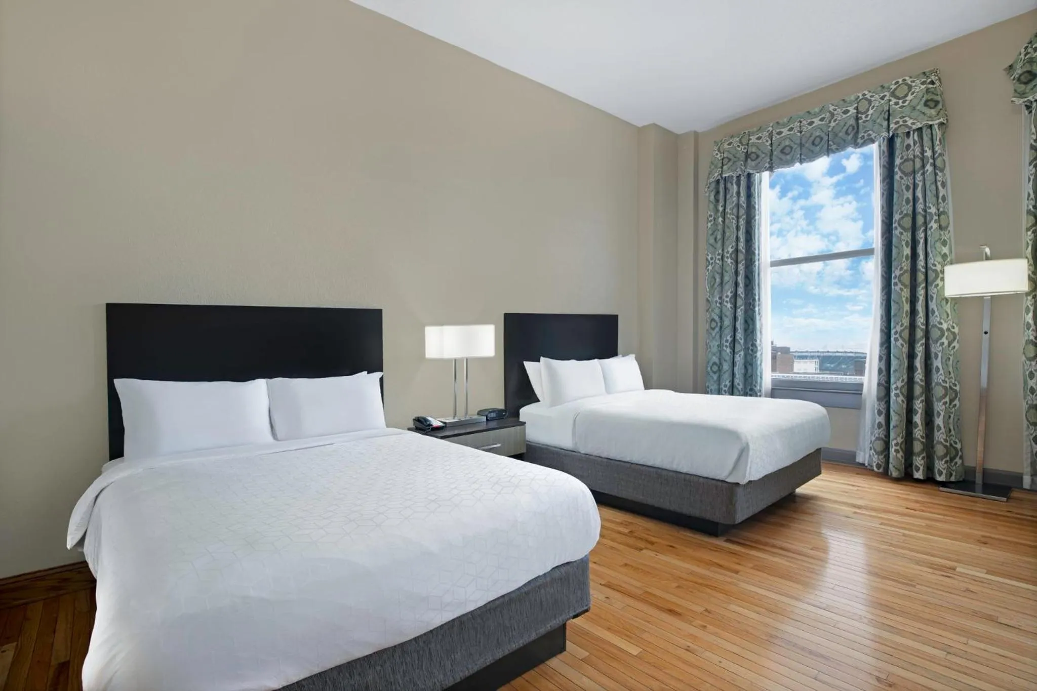 Photo of the whole room, Bed in Holiday Inn Express Cleveland Downtown by IHG