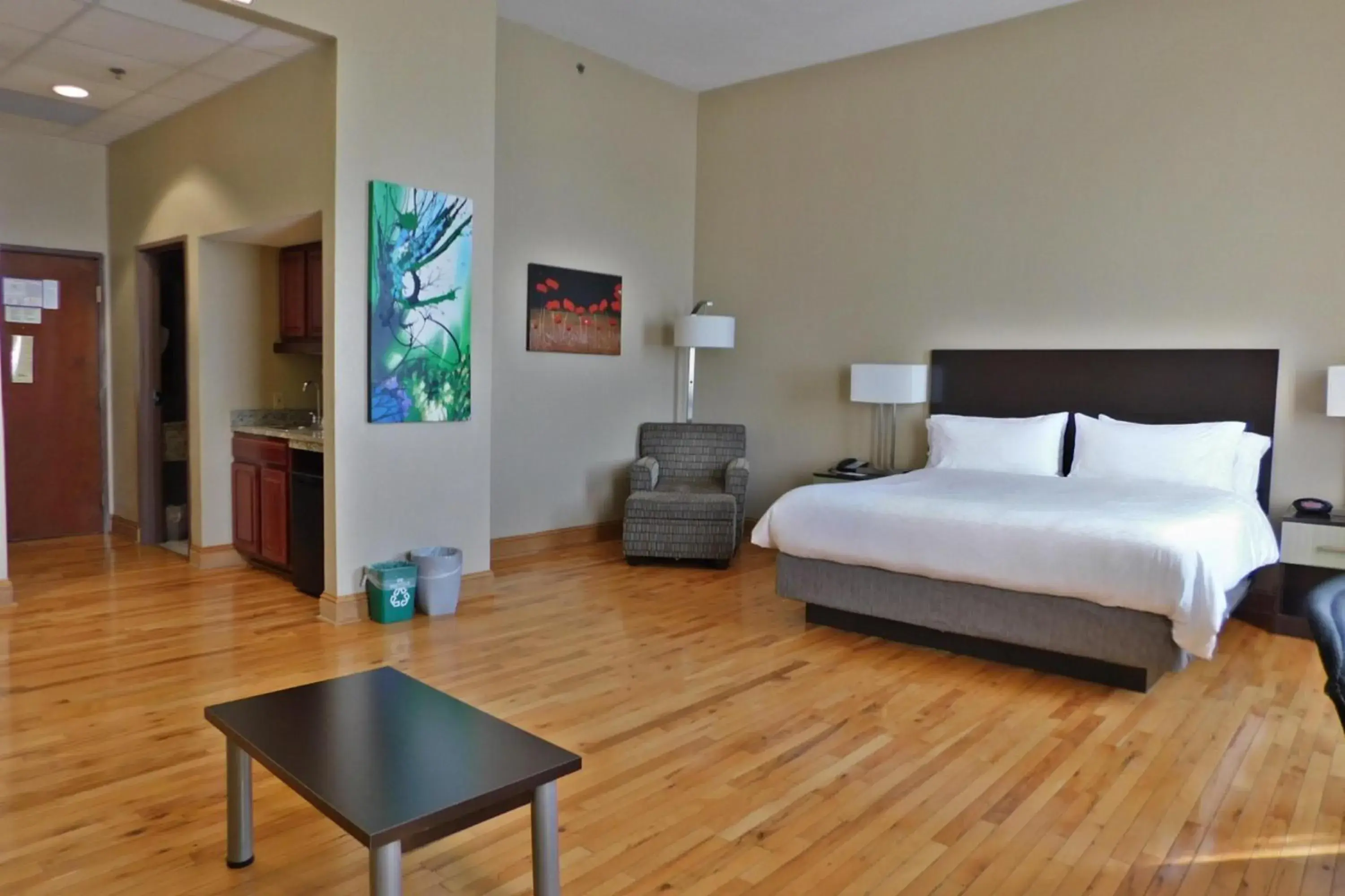 Bed in Holiday Inn Express Cleveland Downtown by IHG Bed in Holiday Inn Express Cleveland Downtown by IHG