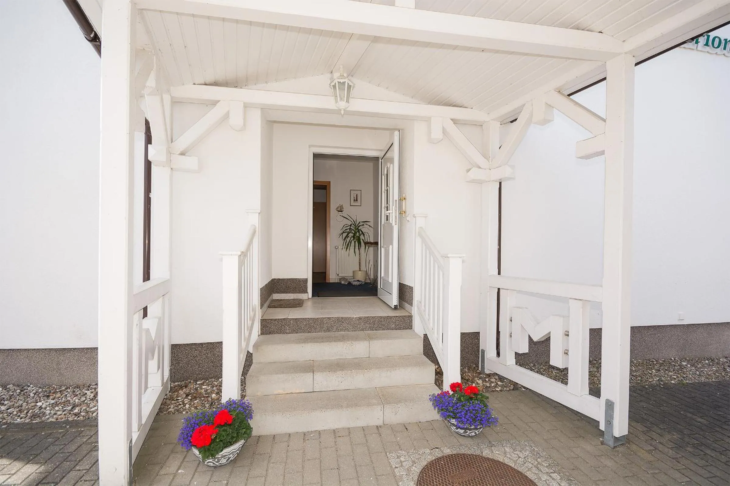 Facade/entrance in Pension Marion