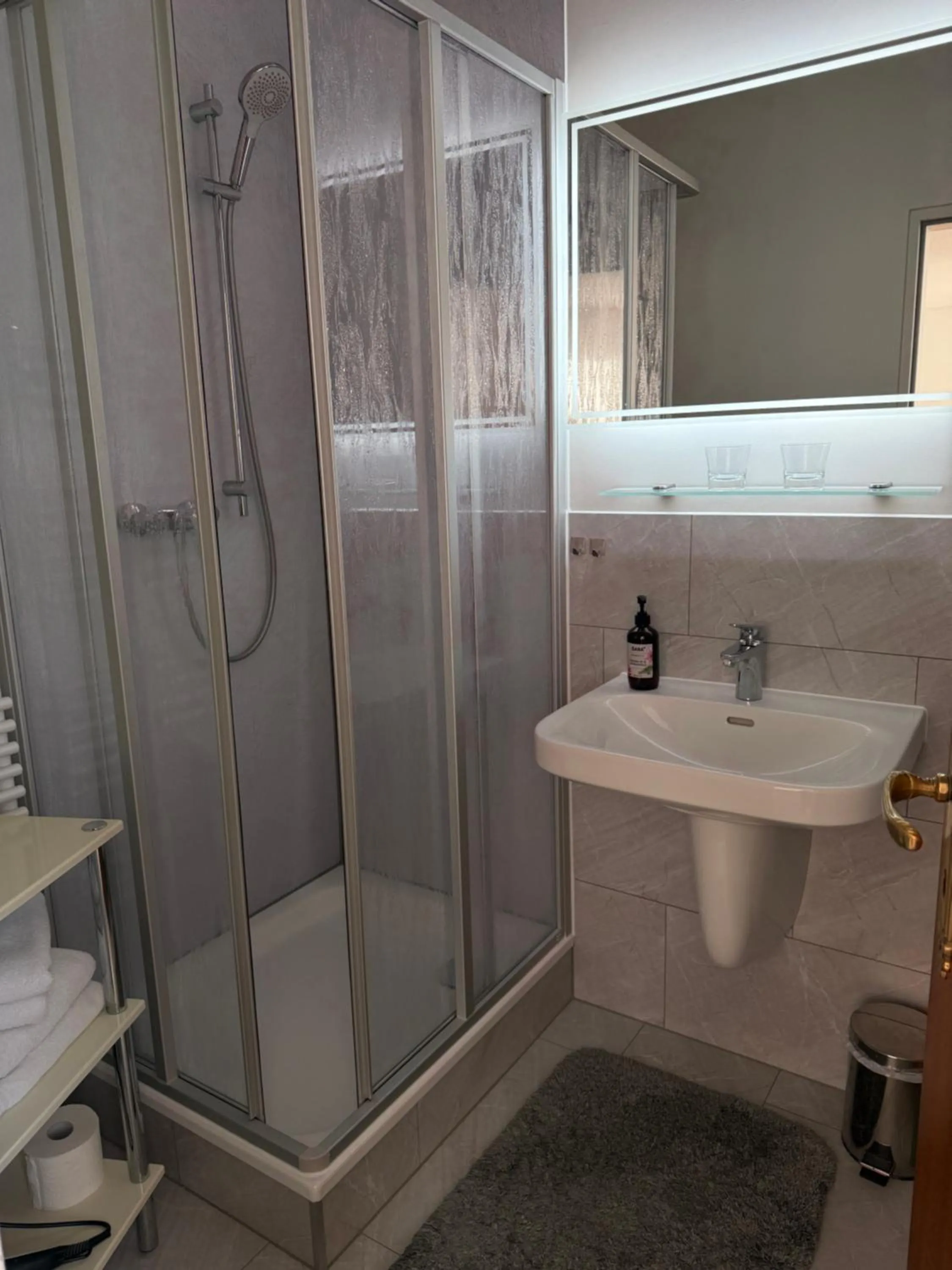 Shower in Pension Marion