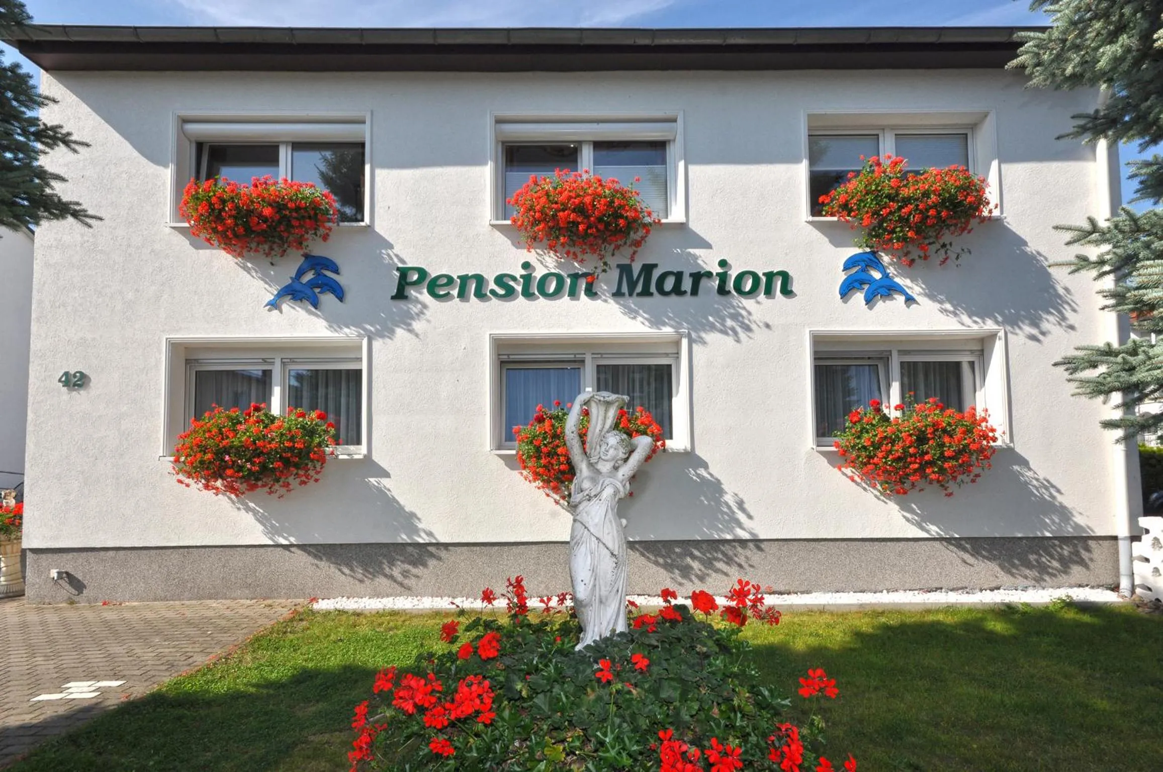 Facade/entrance in Pension Marion